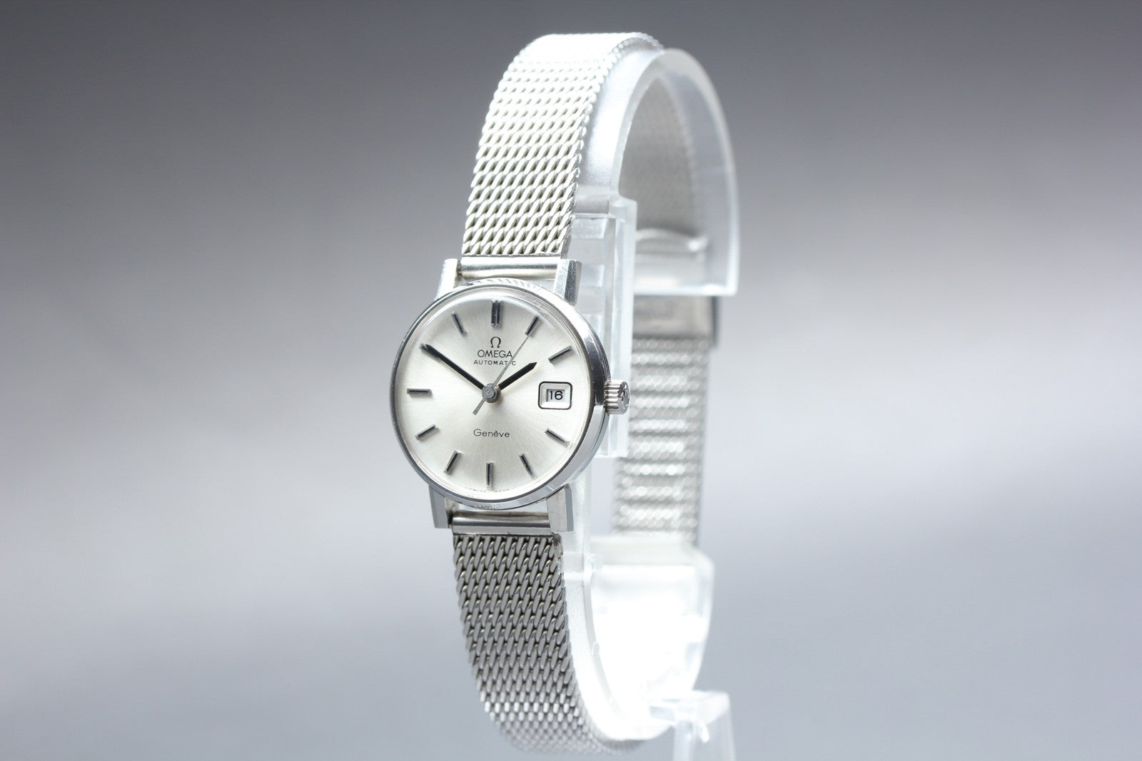 1972 Near MINT OMEGA Geneve 23mm 562.018 Automatic Silver Dial Women's Vintage