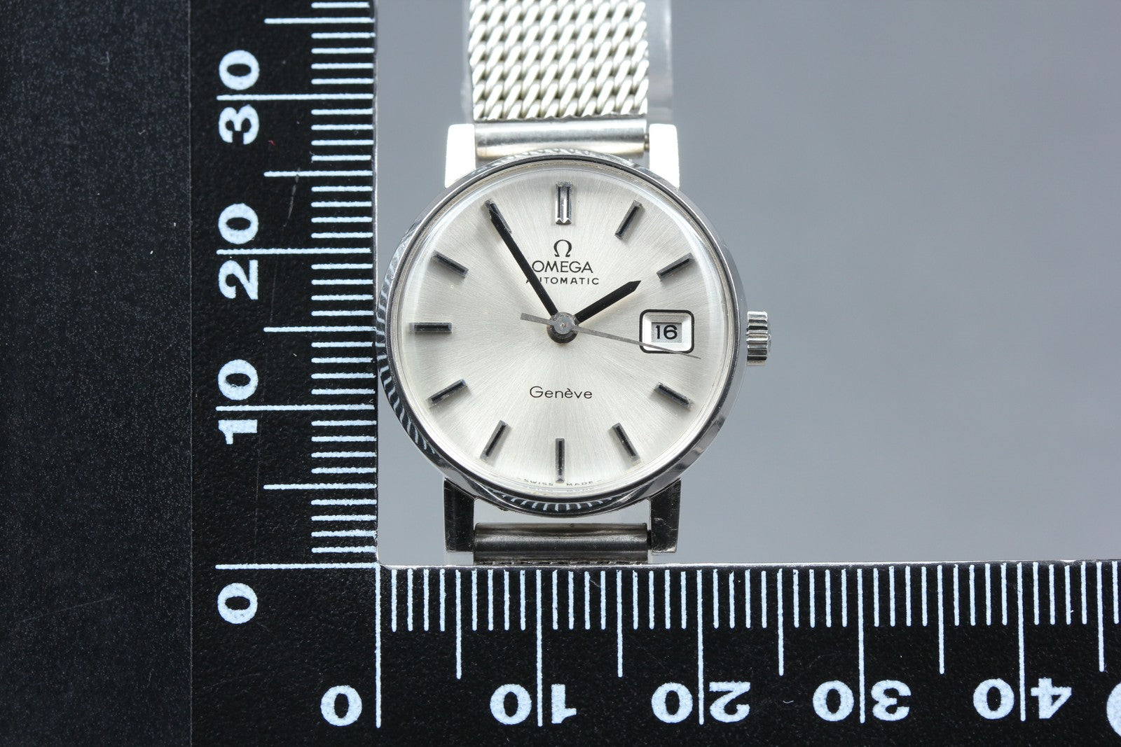 1972 Near MINT OMEGA Geneve 23mm 562.018 Automatic Silver Dial Women's Vintage