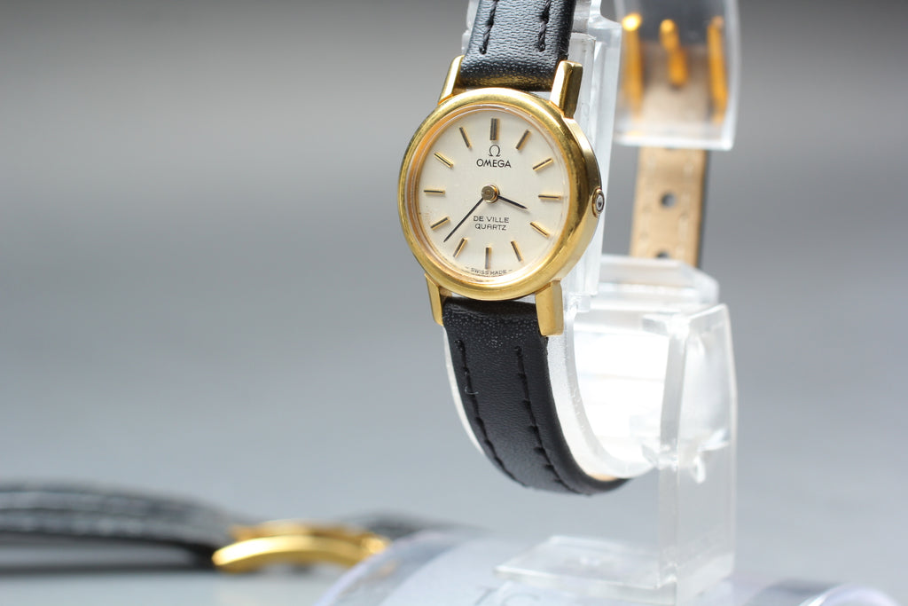 1979 Near MINT OMEGA De Ville 20mm 591.0011 Quartz Silver Dial Women's Vintage