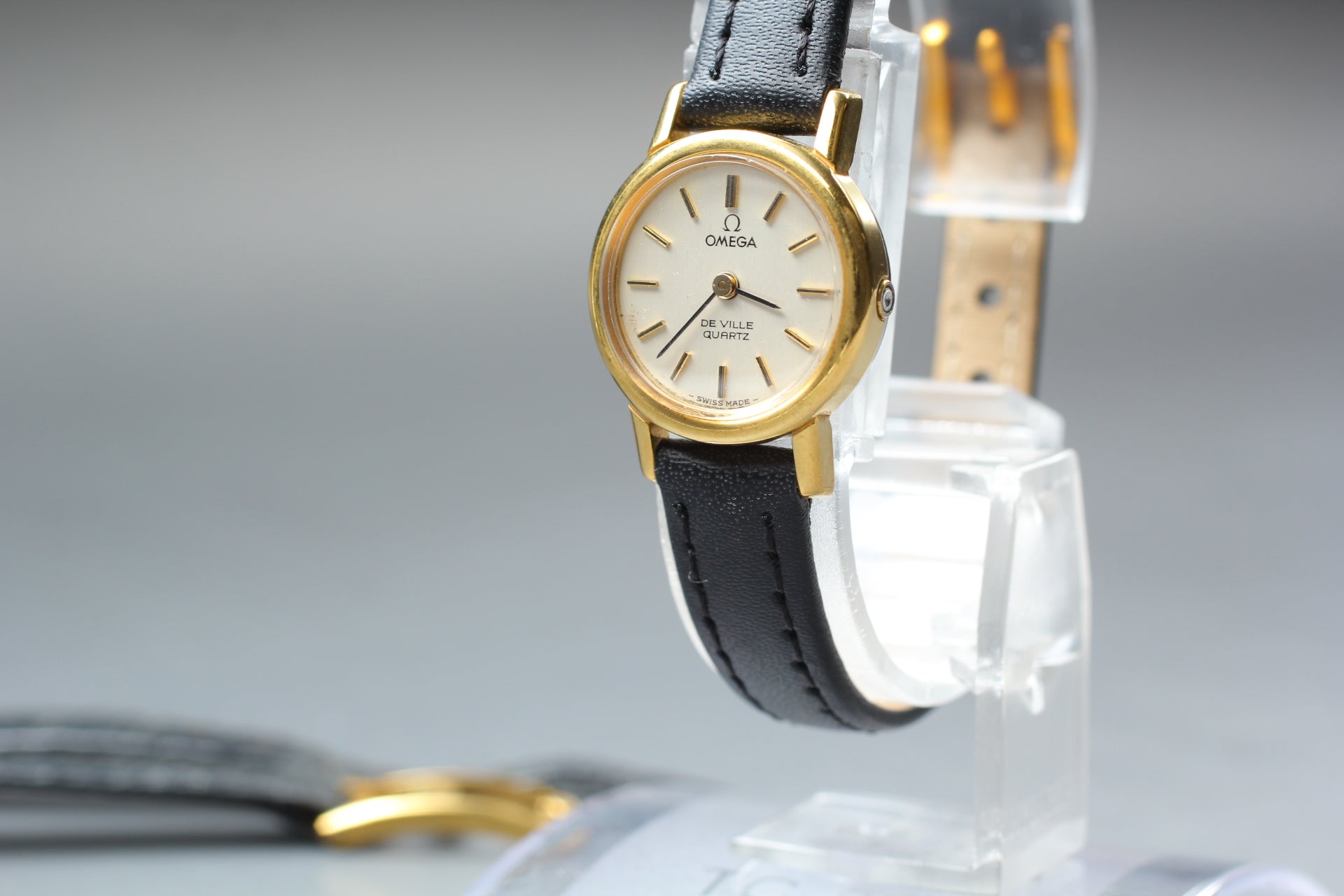 1979 Near MINT OMEGA De Ville 20mm 591.0011 Quartz Silver Dial Women's Vintage