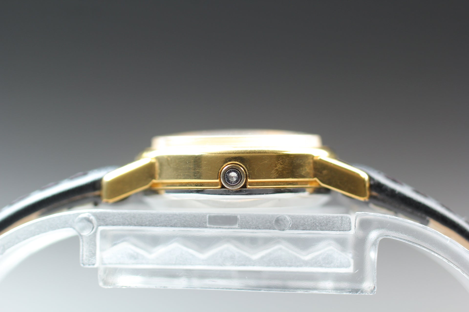 1979 Near MINT OMEGA De Ville 20mm 591.0011 Quartz Silver Dial Women's Vintage