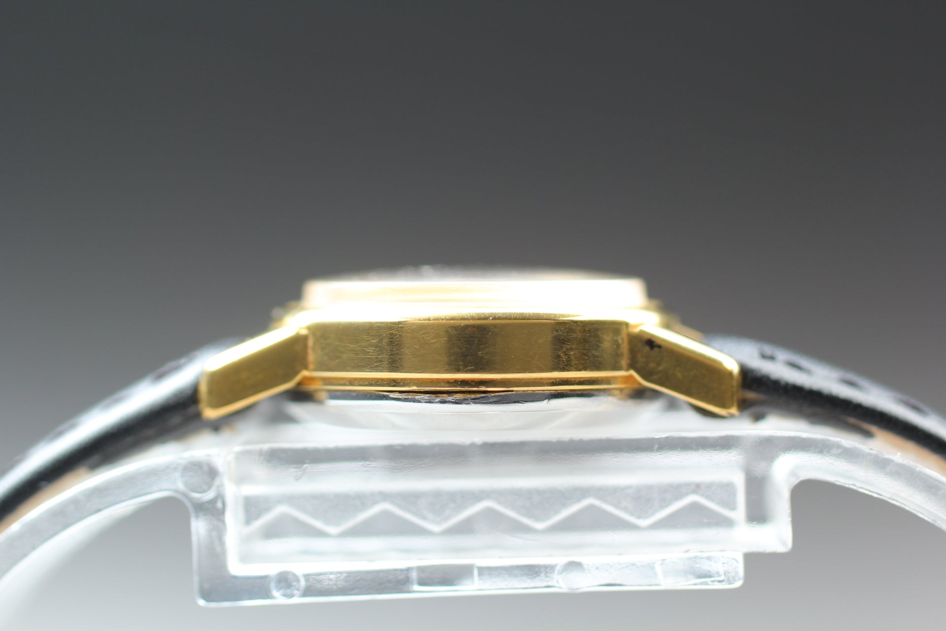 1979 Near MINT OMEGA De Ville 20mm 591.0011 Quartz Silver Dial Women's Vintage