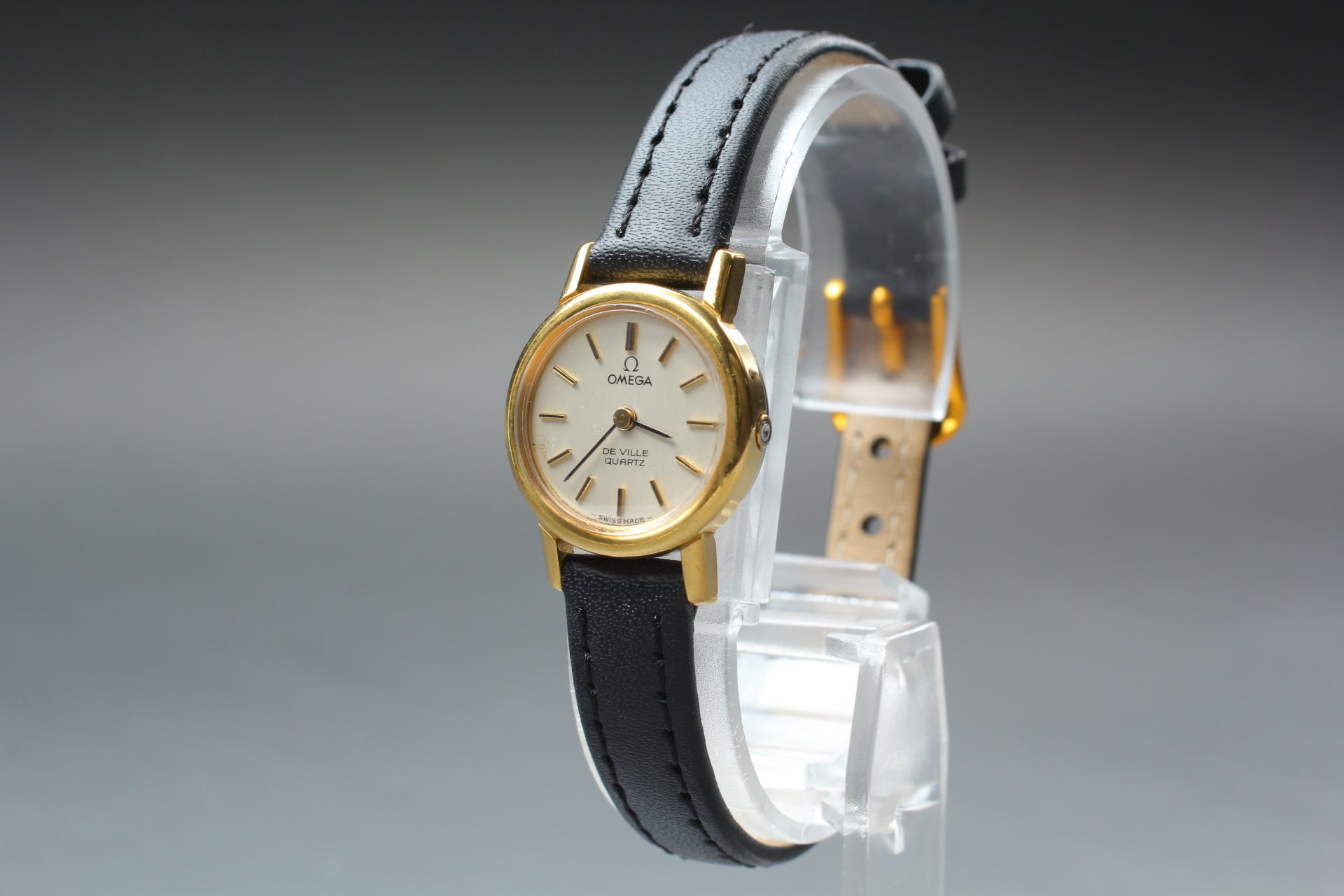 1979 Near MINT OMEGA De Ville 20mm 591.0011 Quartz Silver Dial Women's Vintage