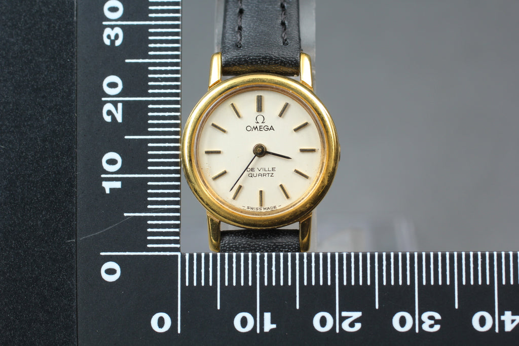 1979 Near MINT OMEGA De Ville 20mm 591.0011 Quartz Silver Dial Women's Vintage