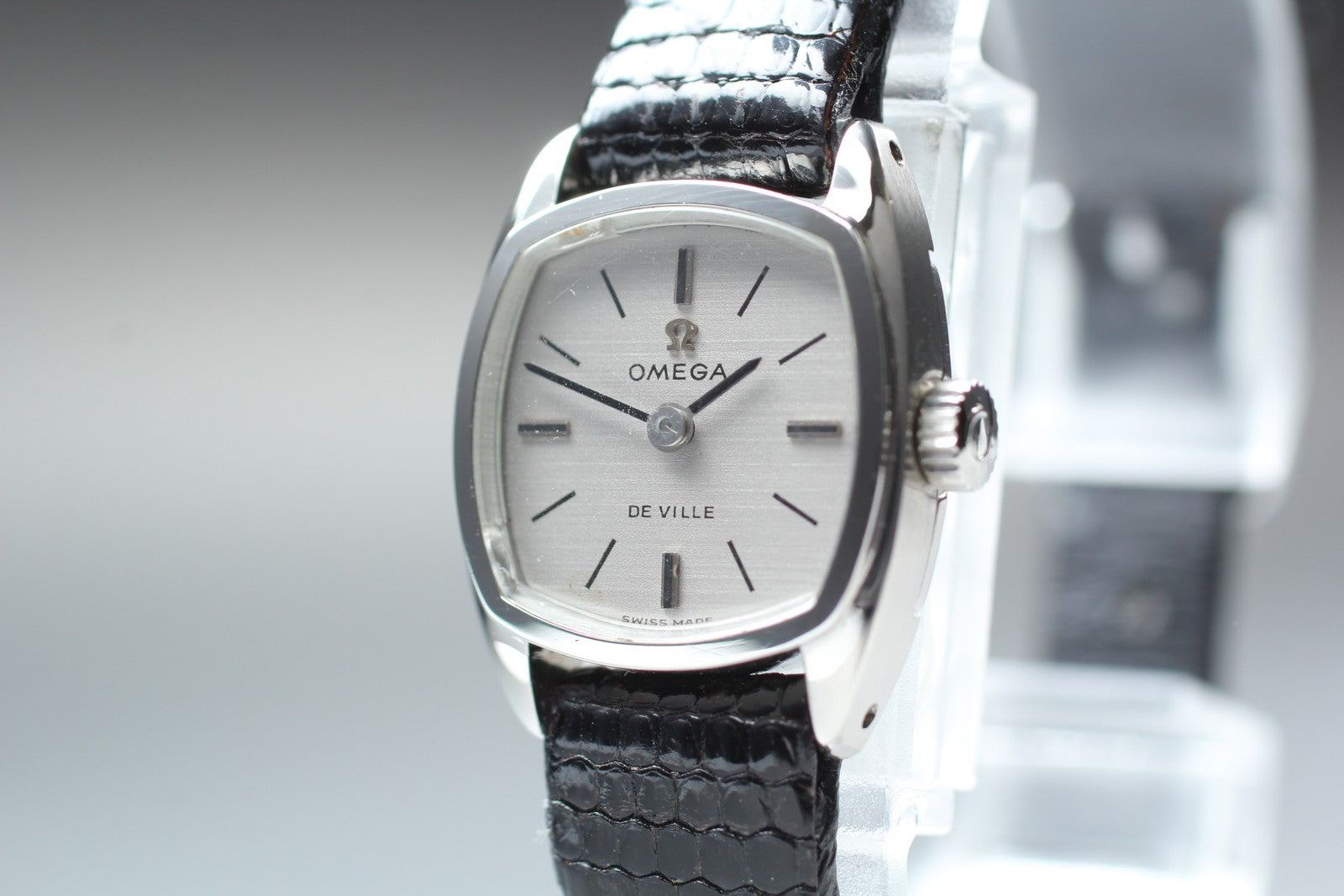 1969 Near MINT OMEGA De ville 18mm 511.340 Manual Silver Dial Women's Vintage