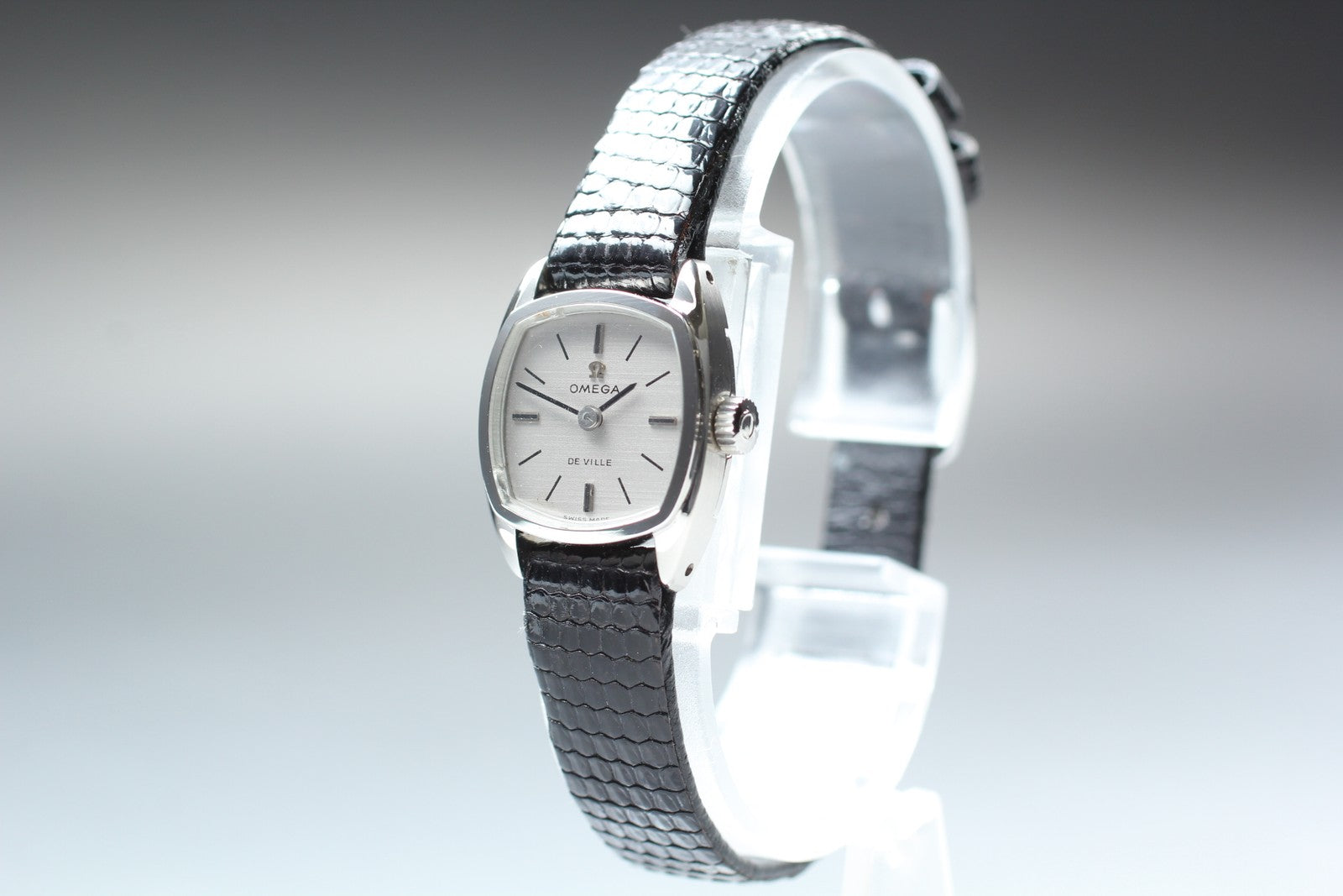 1969 Near MINT OMEGA De ville 18mm 511.340 Manual Silver Dial Women's Vintage