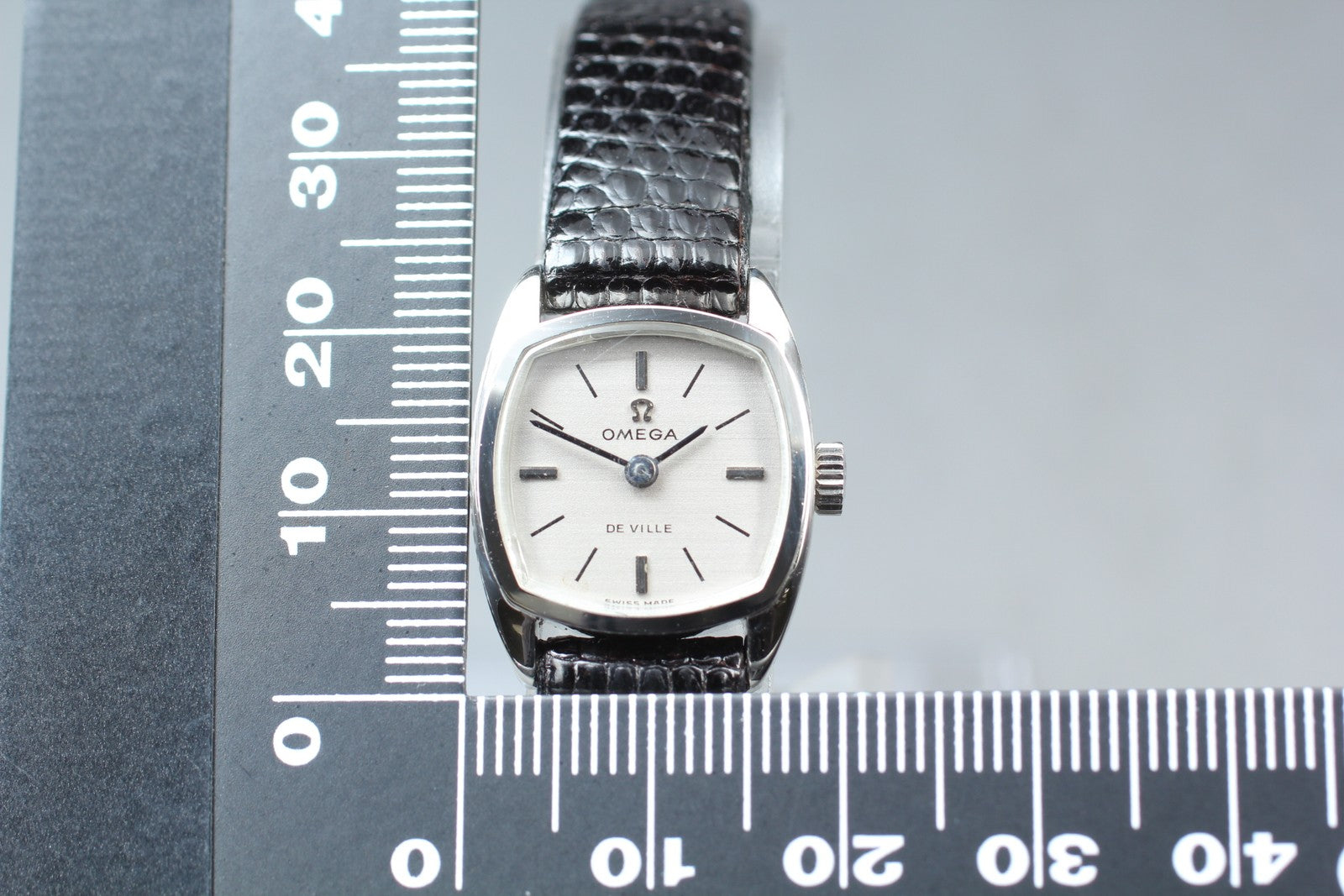 1969 Near MINT OMEGA De ville 18mm 511.340 Manual Silver Dial Women's Vintage