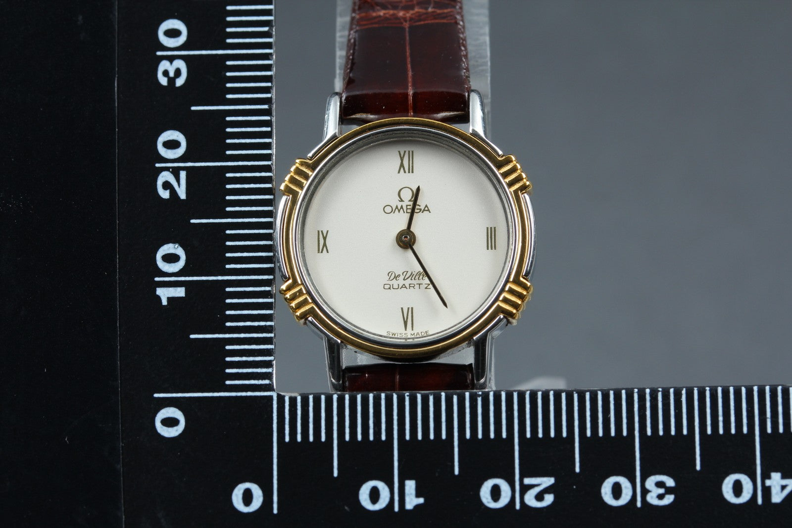 Full Set 1981 Near MINT OMEGA De Ville 22mm 591.0211 Quartz Roman Women Vintage