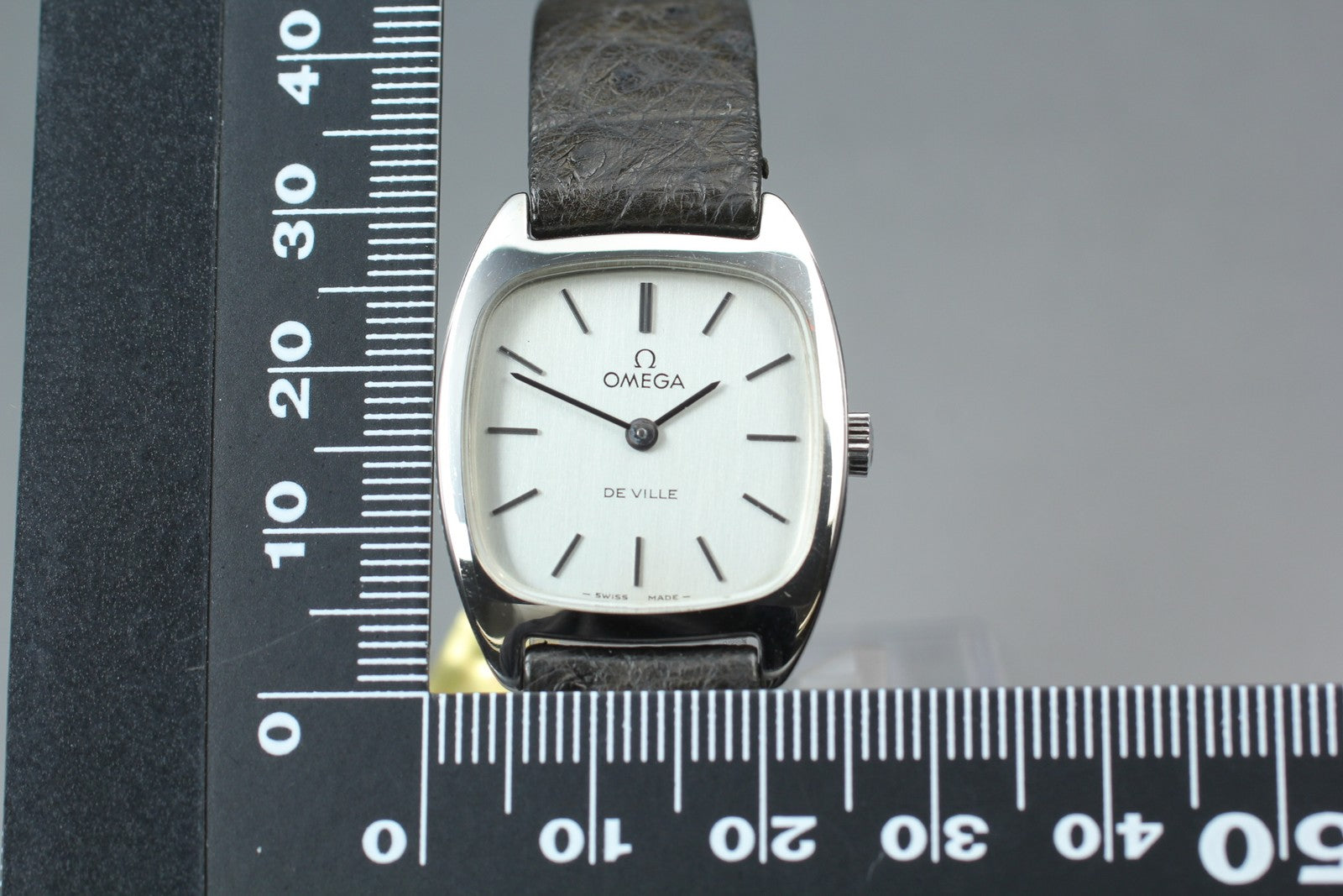 NOS/Box 1977 OMEGA De Ville 25mm 511.0531 Manual Silver Dial Women's Vintage