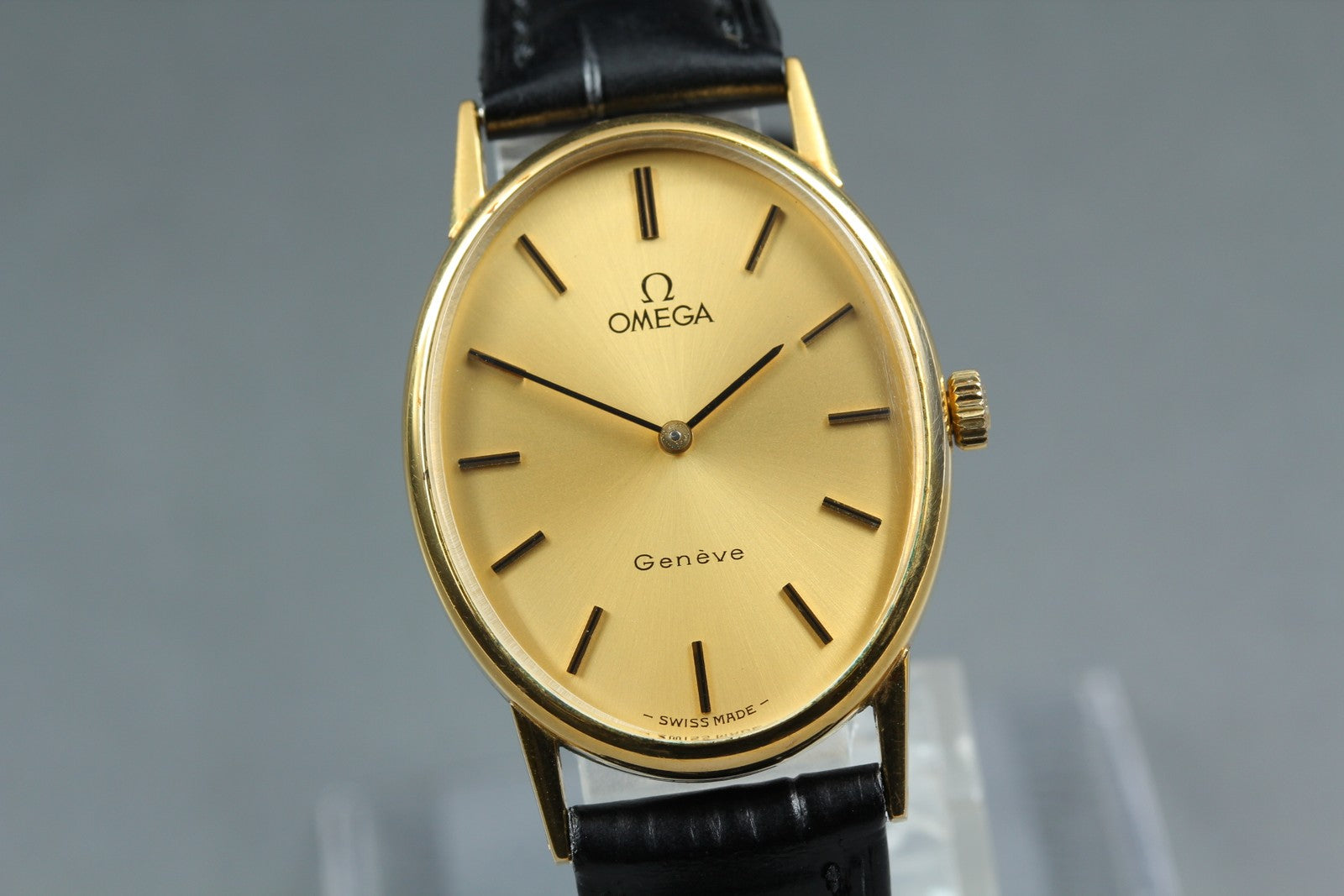 1974 Near MINT OMEGA Geneve 27mm 511.416 Manual Winding Gold Dial Unisex Vintage
