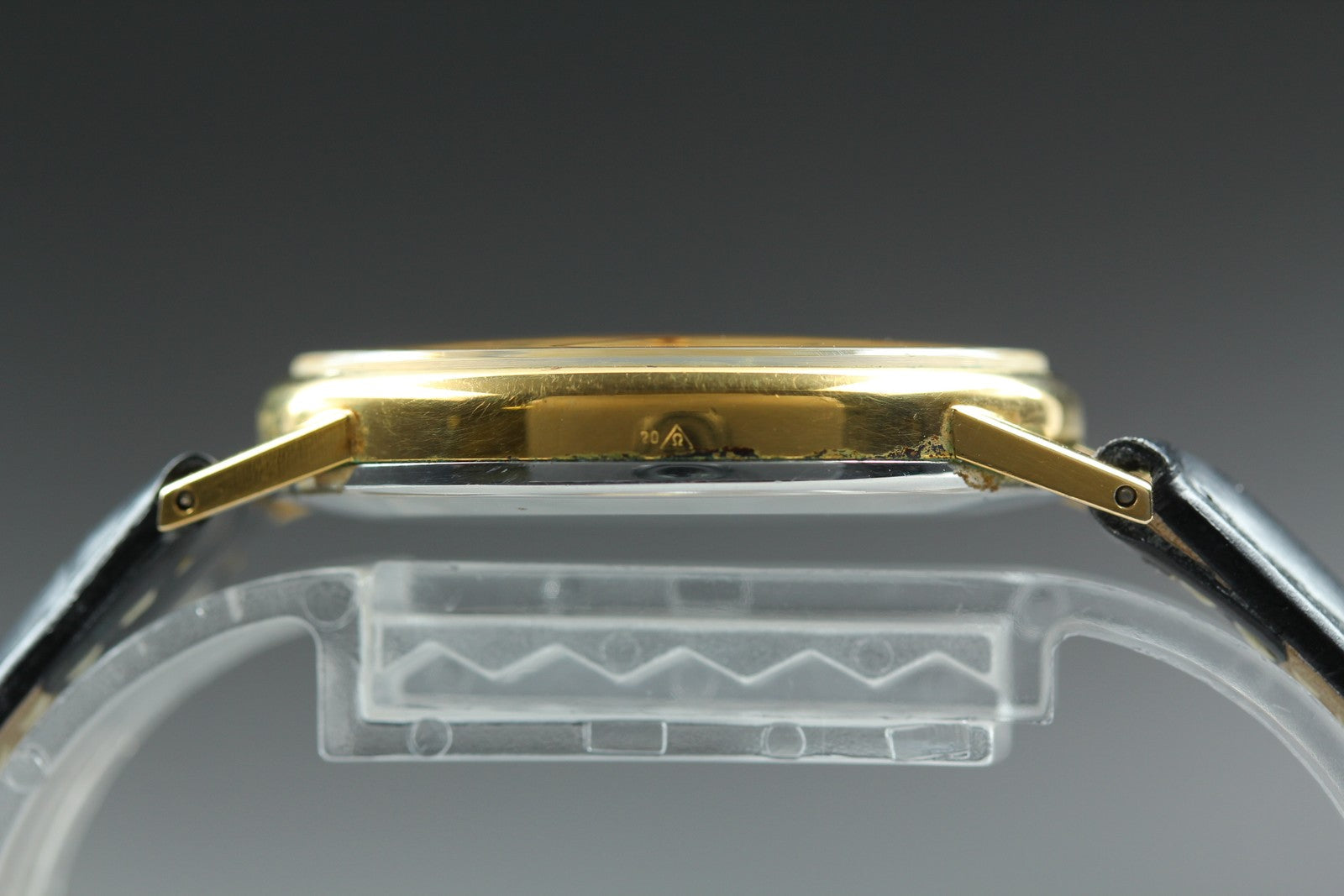 1974 Near MINT OMEGA Geneve 27mm 511.416 Manual Winding Gold Dial Unisex Vintage