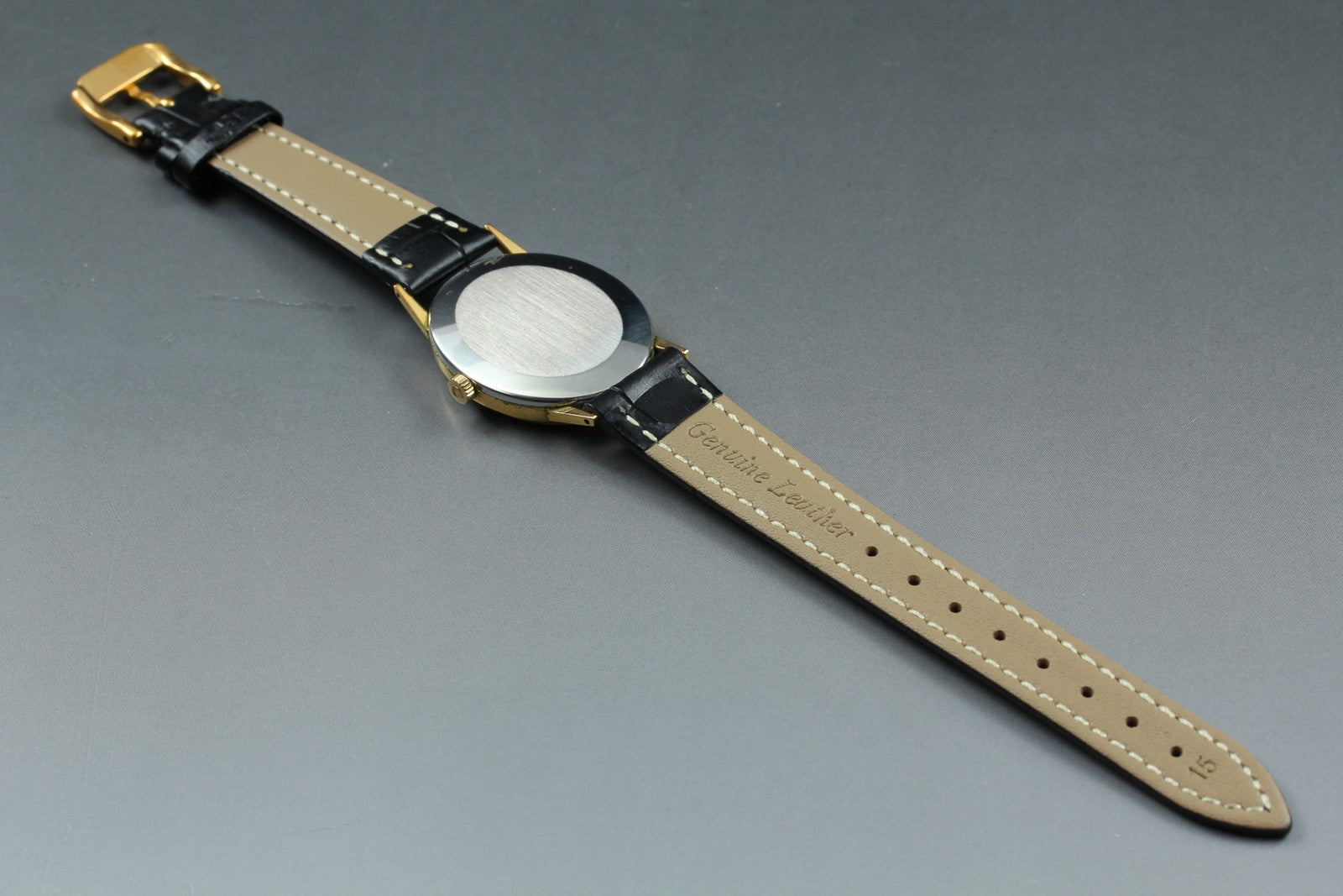 1974 Near MINT OMEGA Geneve 27mm 511.416 Manual Winding Gold Dial Unisex Vintage