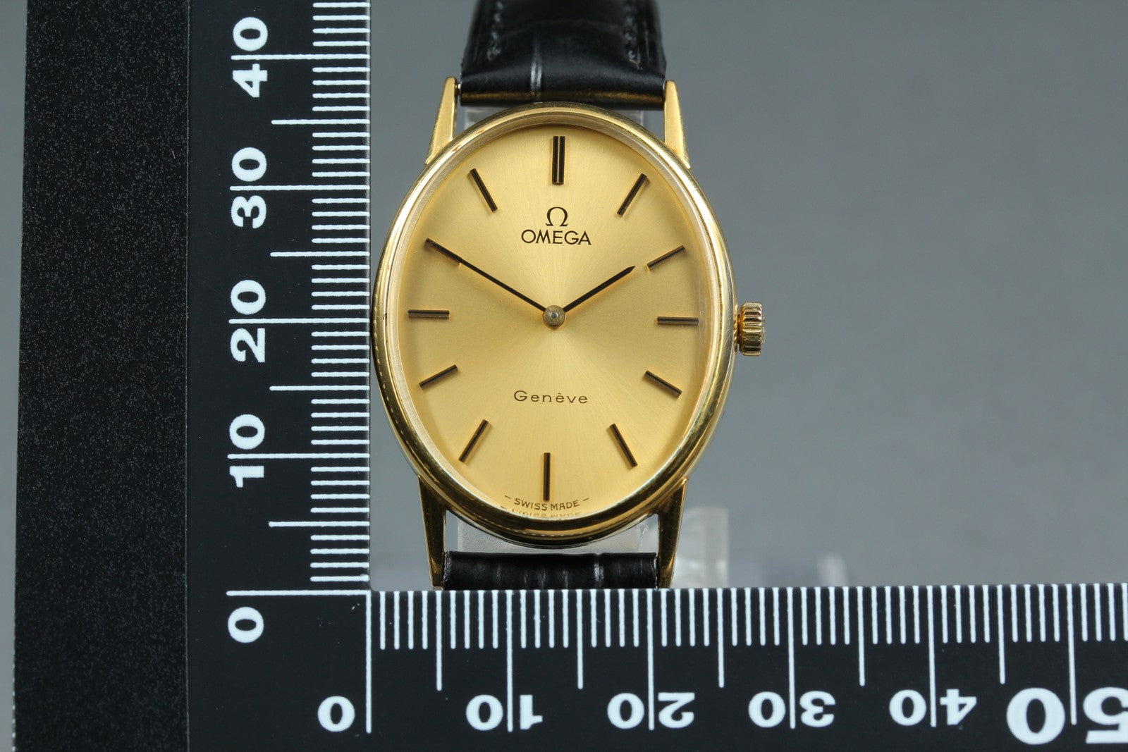 1974 Near MINT OMEGA Geneve 27mm 511.416 Manual Winding Gold Dial Unisex Vintage
