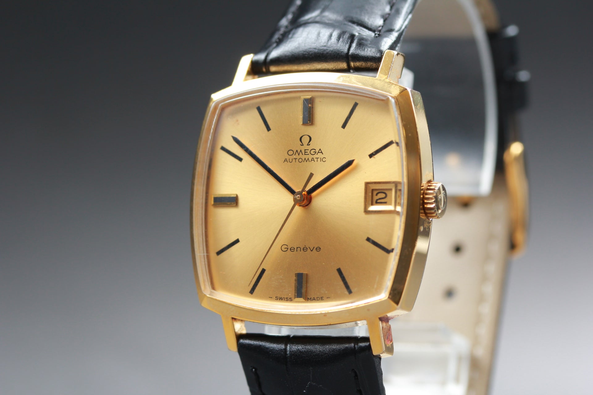 1971 Near MINT OMEGA Geneve 31mm 162.0010 Automatic Gold Dial Men's Vintage