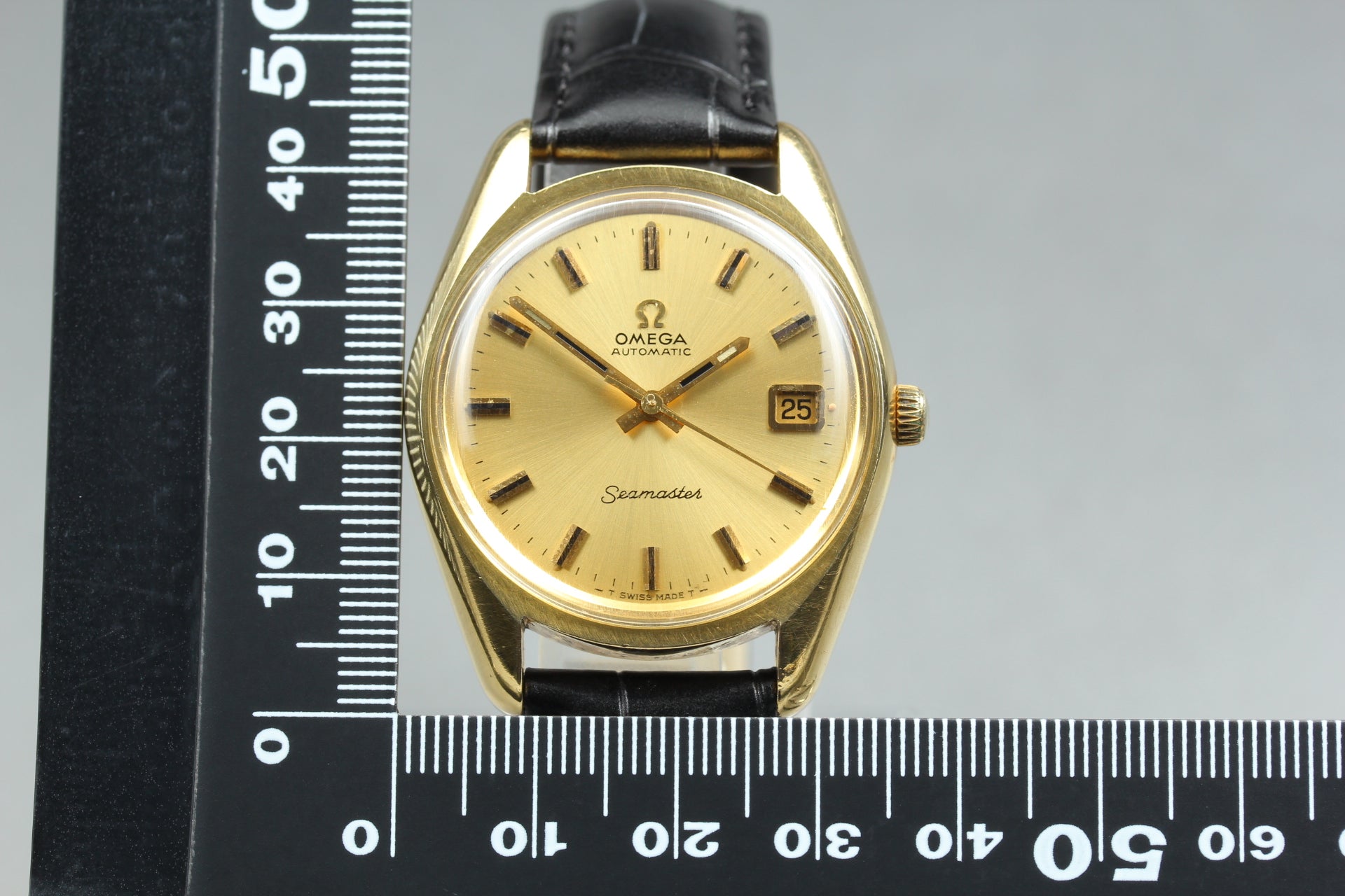1970 Near MINT OMEGA Seamaster 35mm 166.067 Automatic Gold Dial Men's Vintage