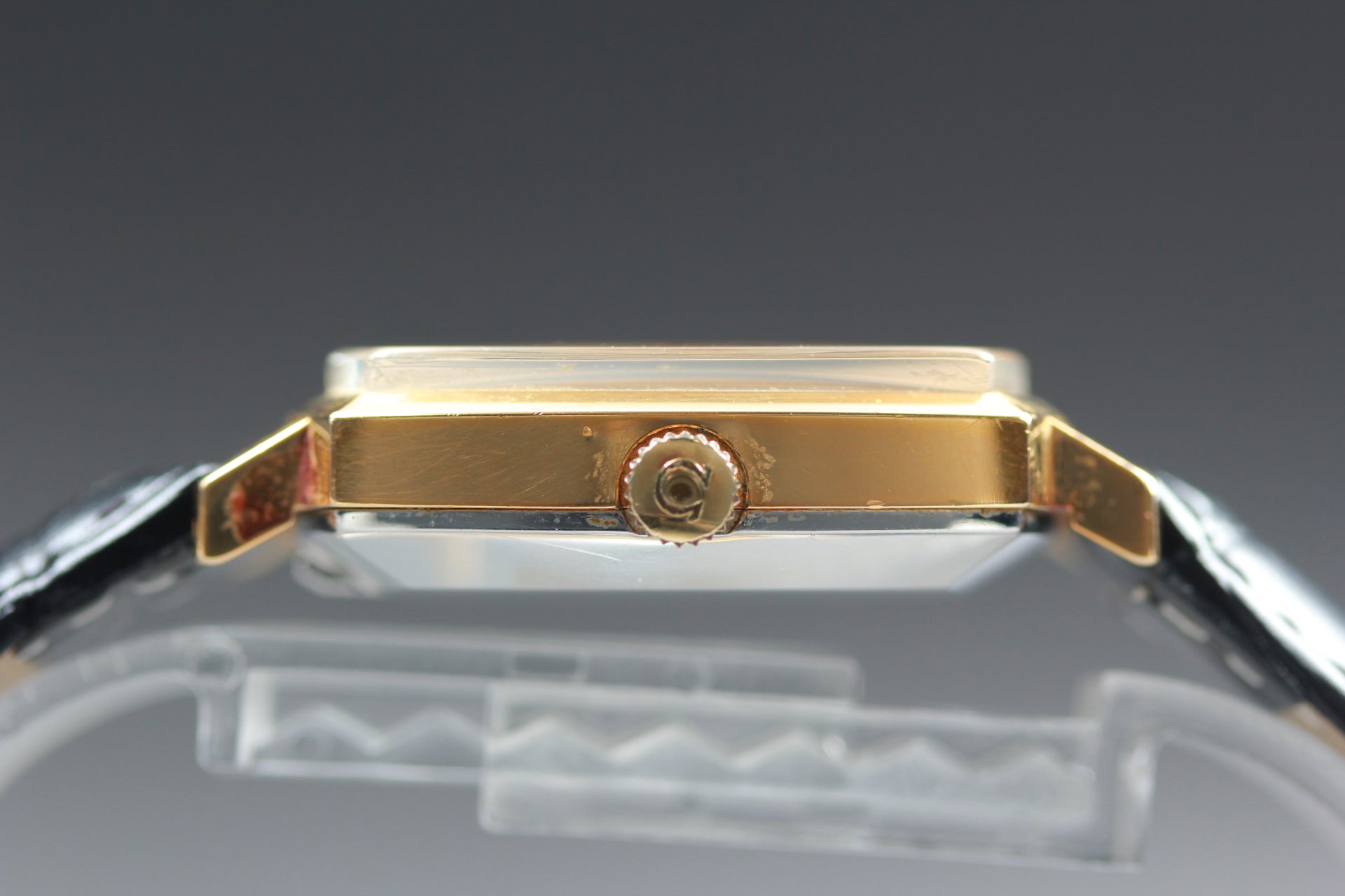 1971 Near MINT OMEGA Geneve 31mm 162.0010 Automatic Gold Dial Men's Vintage