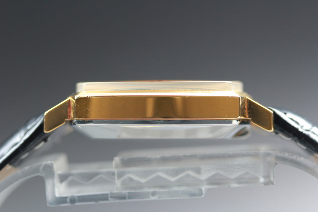 1971 Near MINT OMEGA Geneve 31mm 162.0010 Automatic Gold Dial Men's Vintage