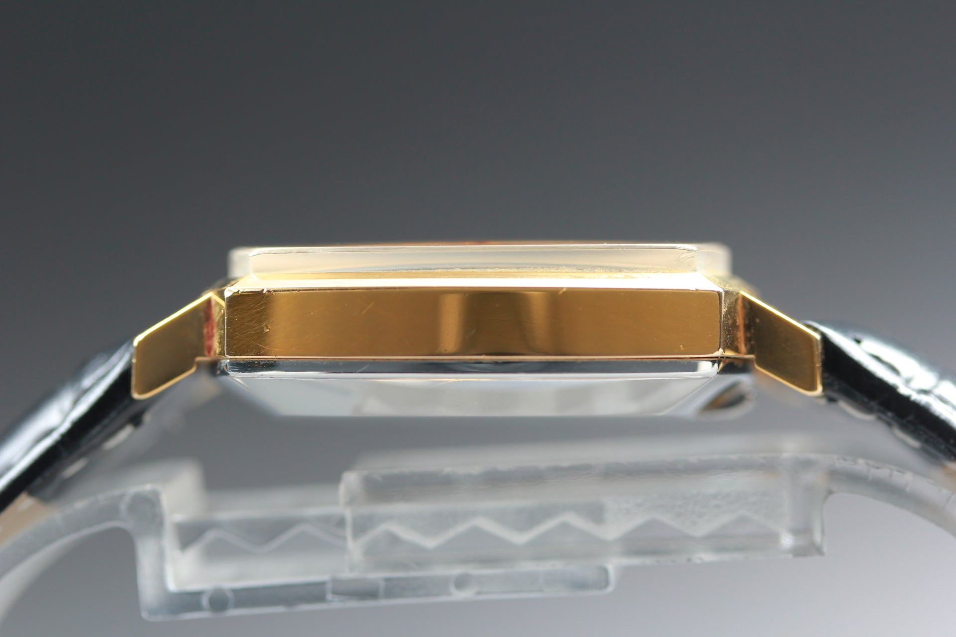 1971 Near MINT OMEGA Geneve 31mm 162.0010 Automatic Gold Dial Men's Vintage