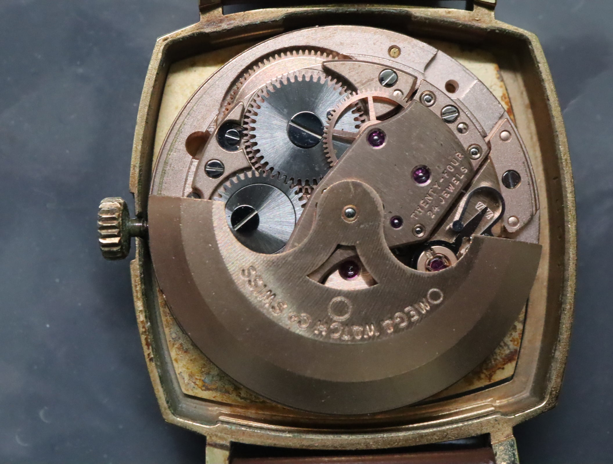 1971 Near MINT OMEGA Geneve 31mm 162.0010 Automatic Gold Dial Men's Vintage