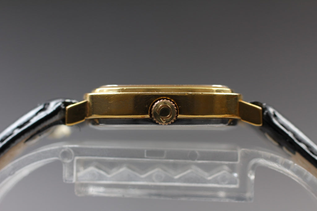 1974 Near MINT OMEGA De Ville 24mm 511.0471 Manual Gold Dial Women's Vintage