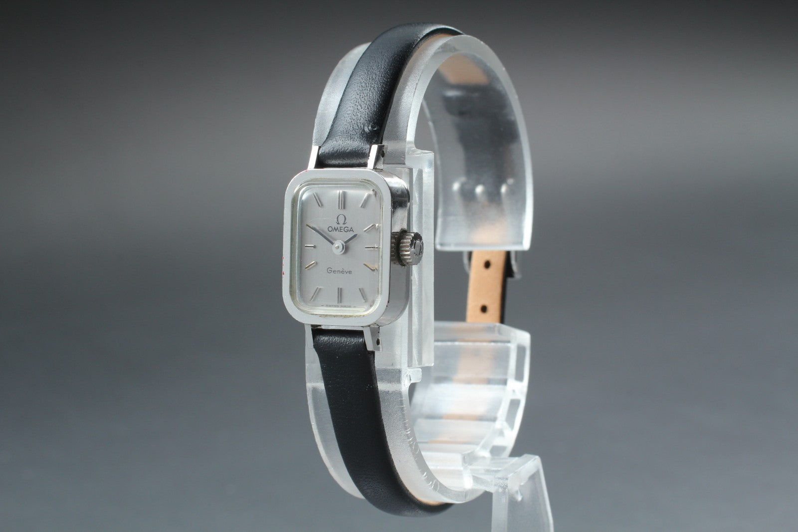 1970 Near MINT OMEGA Geneve 15mm 511.364 Manual Wind Silver Dial Women's Vintage