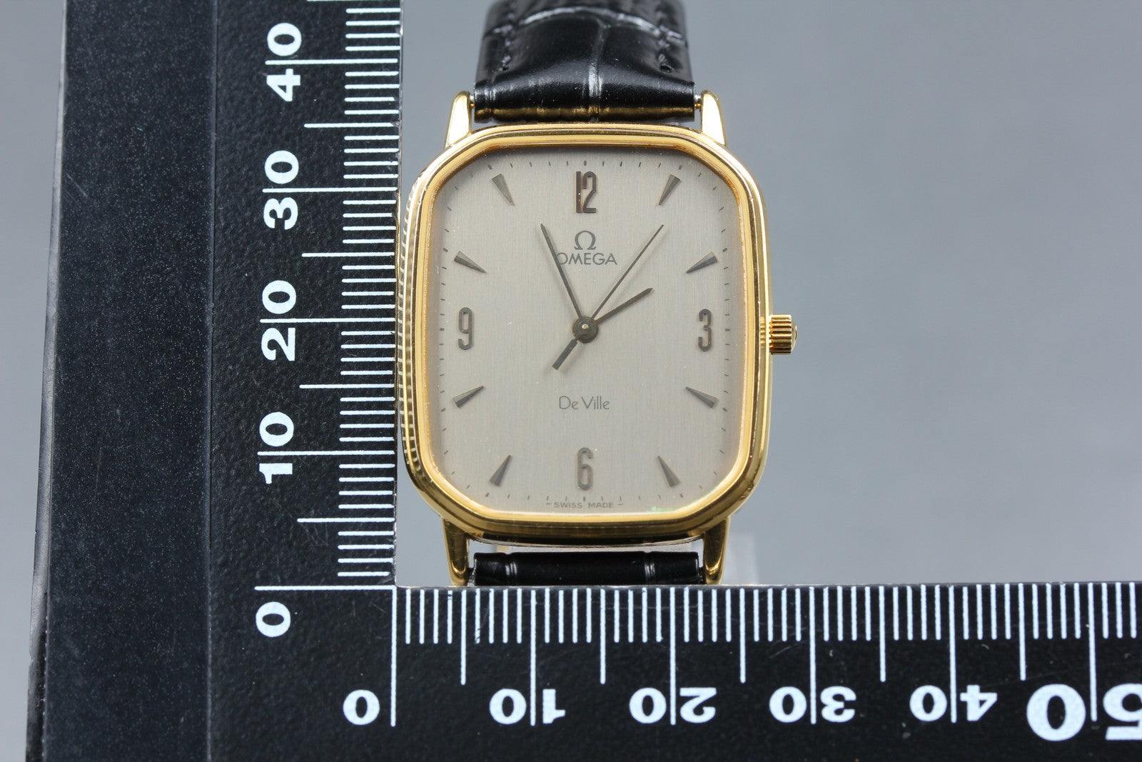 1983 OMEGA De Ville 27mm 195.0029 Quartz Silver Arabic Dial Men's Vintage Exc+5