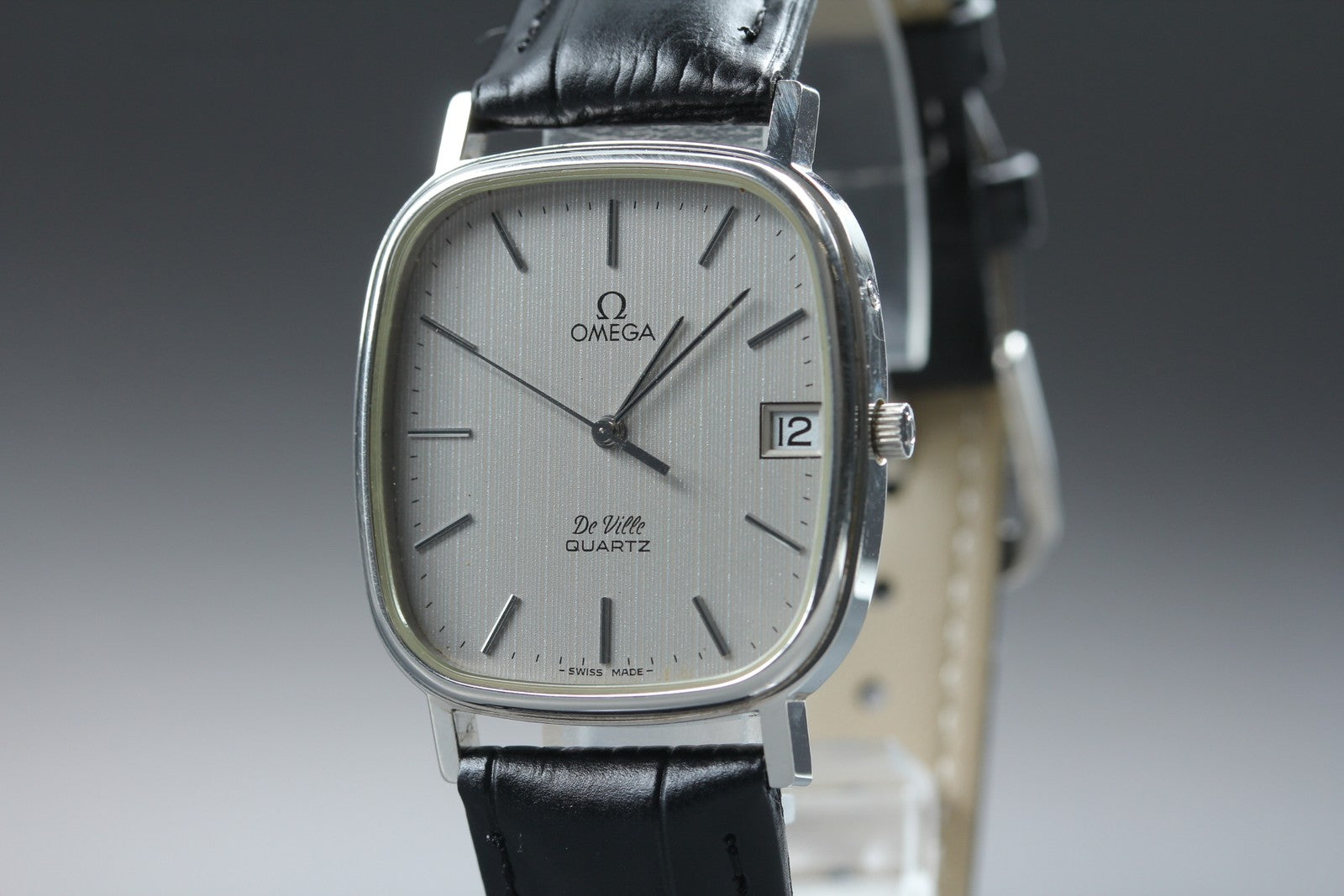 Near MINT OMEGA De Ville 31mm 192.0058 Quartz Silver Dial Men's Watch Vintage