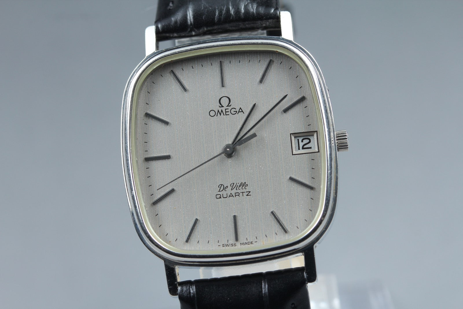 Near MINT OMEGA De Ville 31mm 192.0058 Quartz Silver Dial Men's Watch Vintage