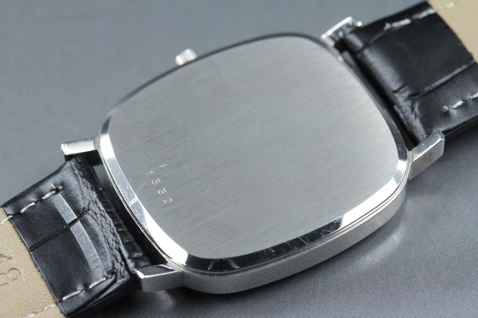 Near MINT OMEGA De Ville 31mm 192.0058 Quartz Silver Dial Men's Watch Vintage