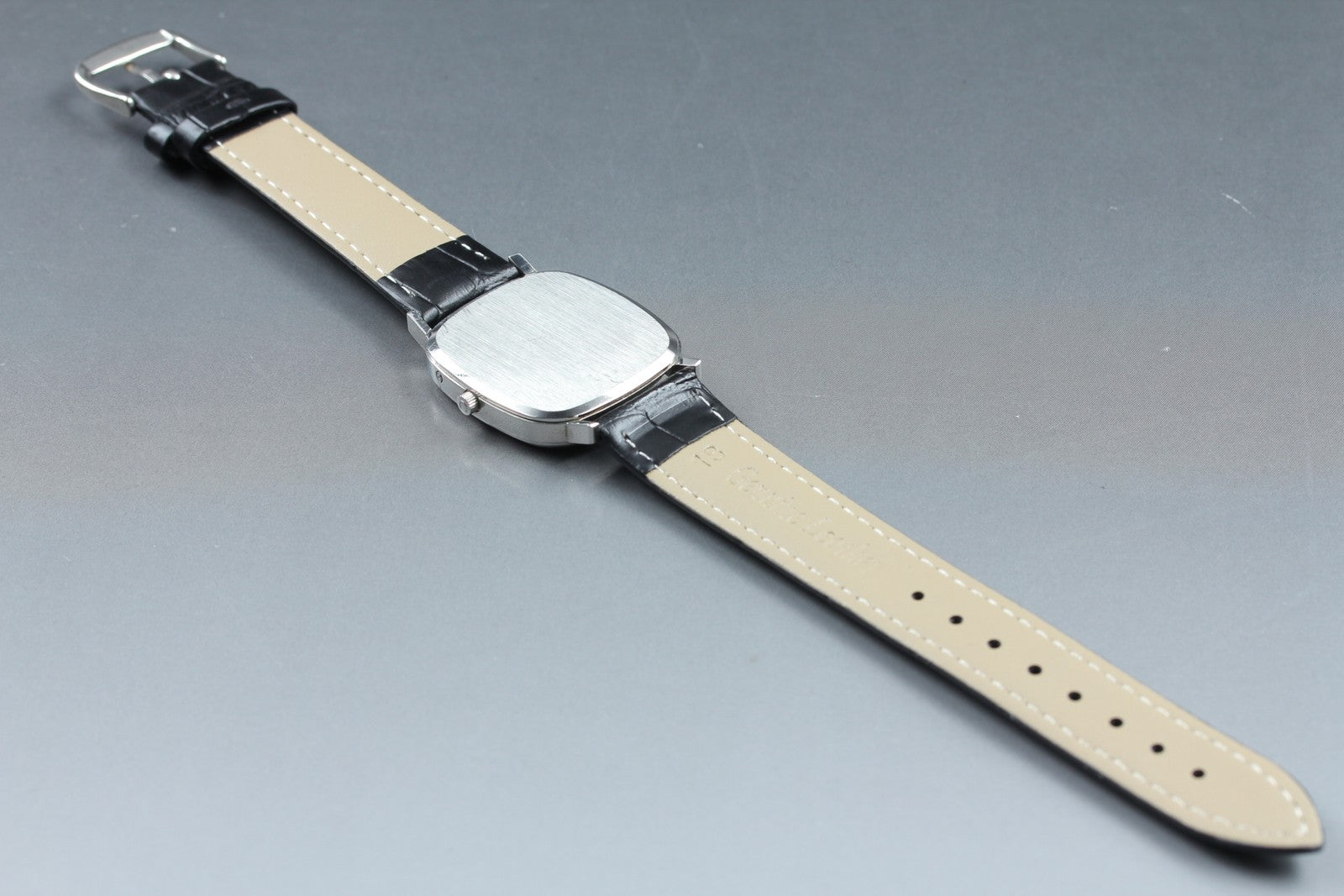 Near MINT OMEGA De Ville 31mm 192.0058 Quartz Silver Dial Men's Watch Vintage