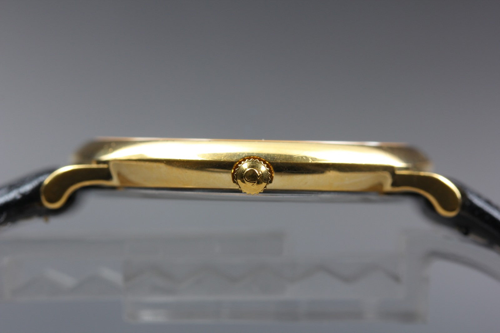 1991 Near MINT OMEGA De Ville 32mm 196.0312.1 Quartz Gold Dial Men's Vintage