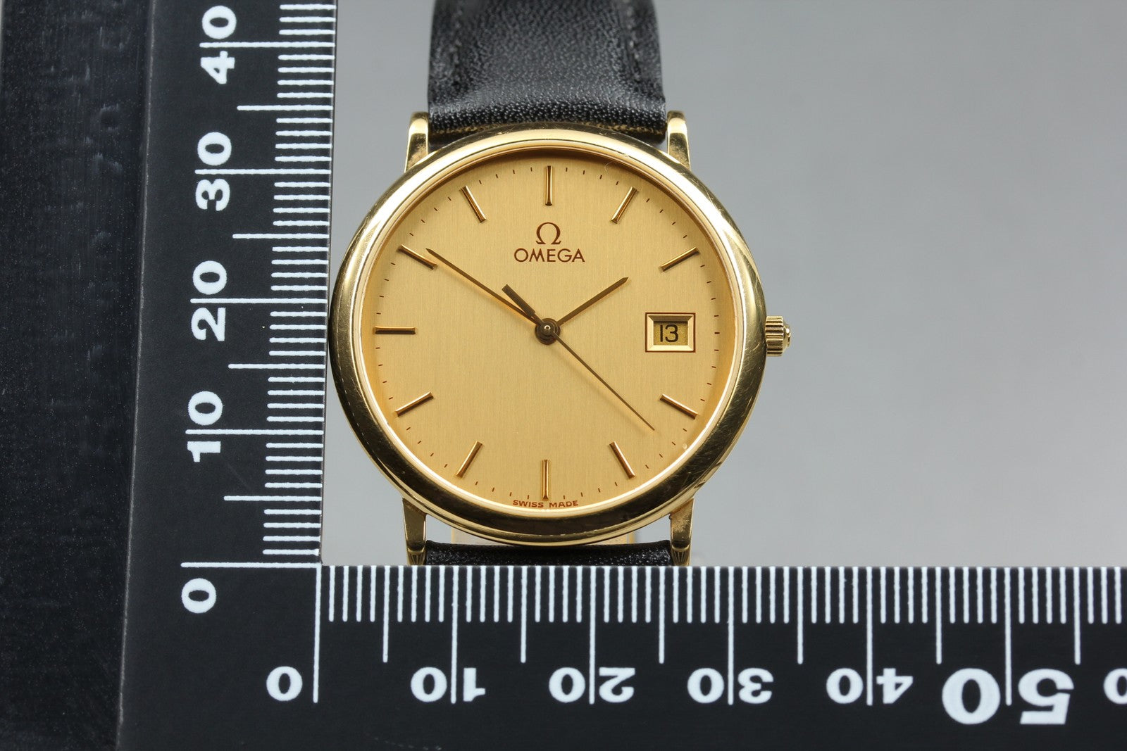 1993 Near MINT OMEGA De Ville 32mm 196.0312.1 Quartz Gold Men's Watch Vintage