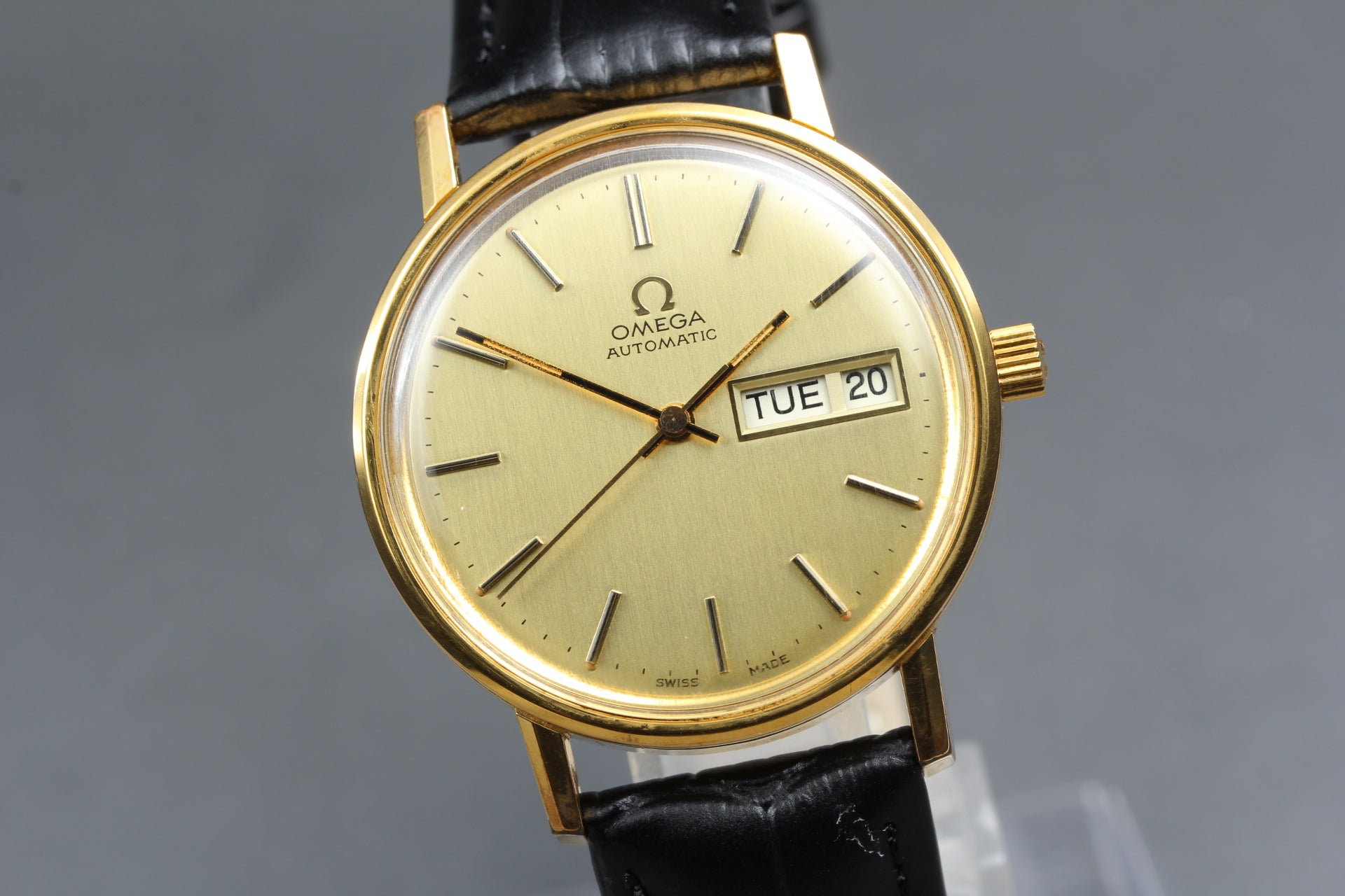 1977 Near MINT OMEGA Seamaster 35mm 166.0209 Automatic Gold Dial Men's Vintage