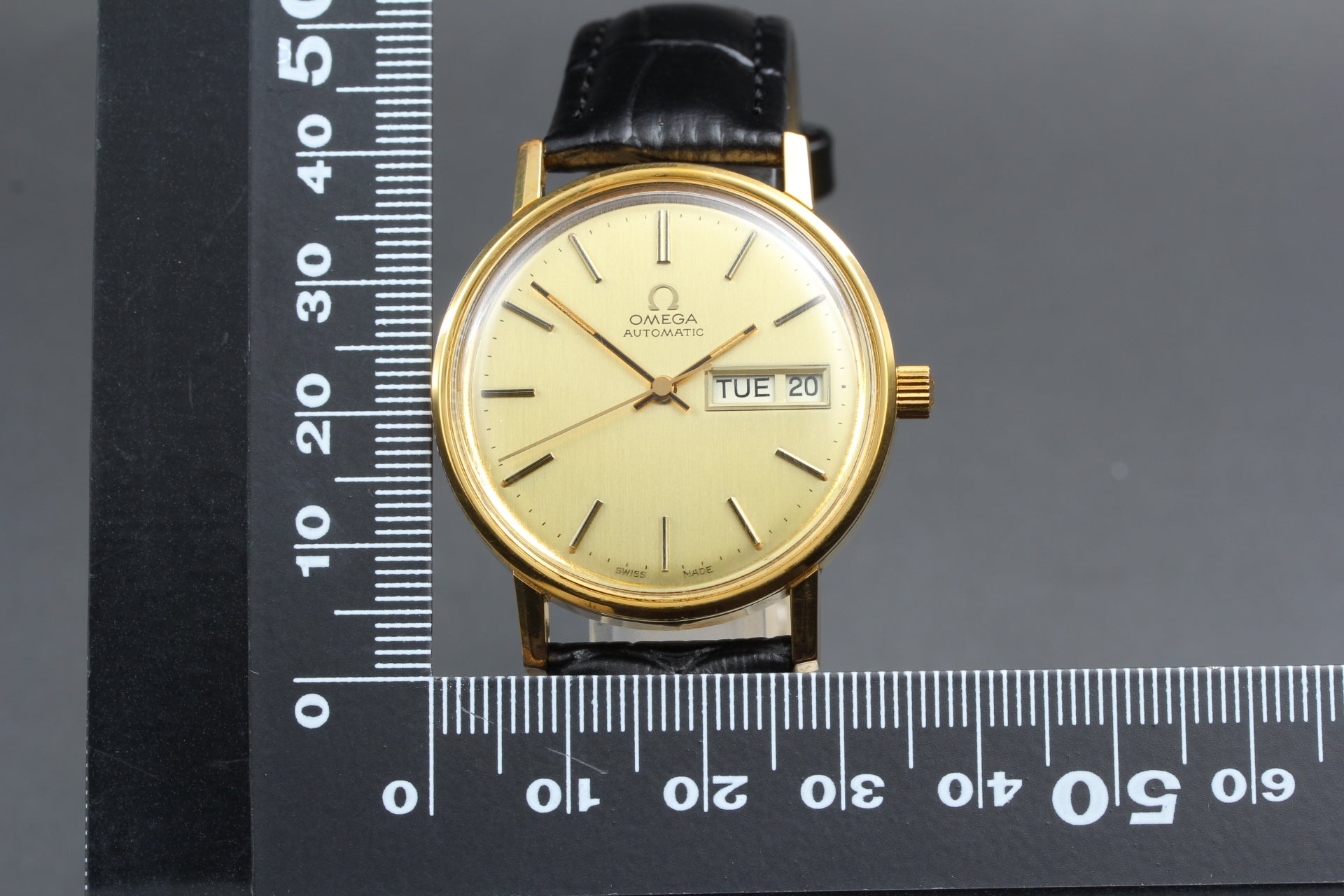 1977 Near MINT OMEGA Seamaster 35mm 166.0209 Automatic Gold Dial Men's Vintage
