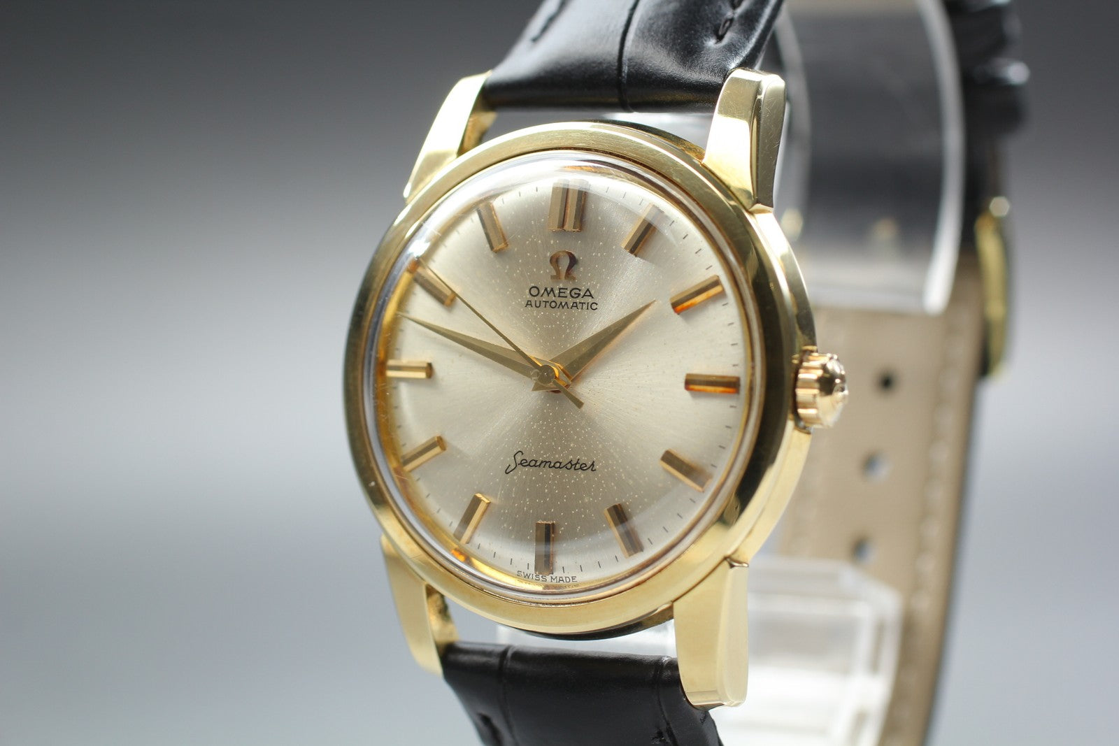 1962 Near MINT OMEGA Seamaster 34mm 14761 Automatic Gold Dial Men's Vintage