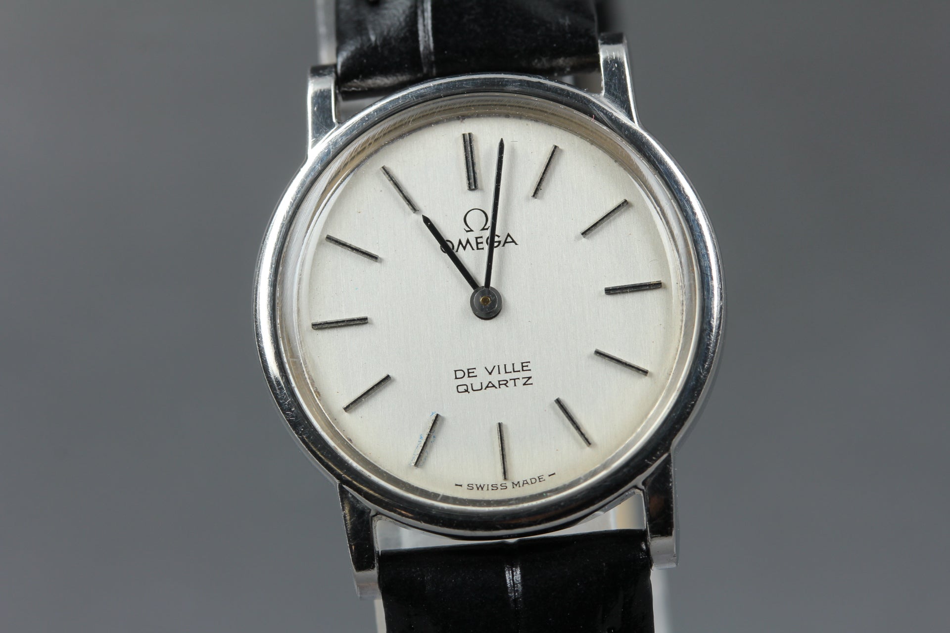 1979 Near MINT OMEGA De Ville 25mm 591.0012 Quartz Silver Dial Women's Vintage