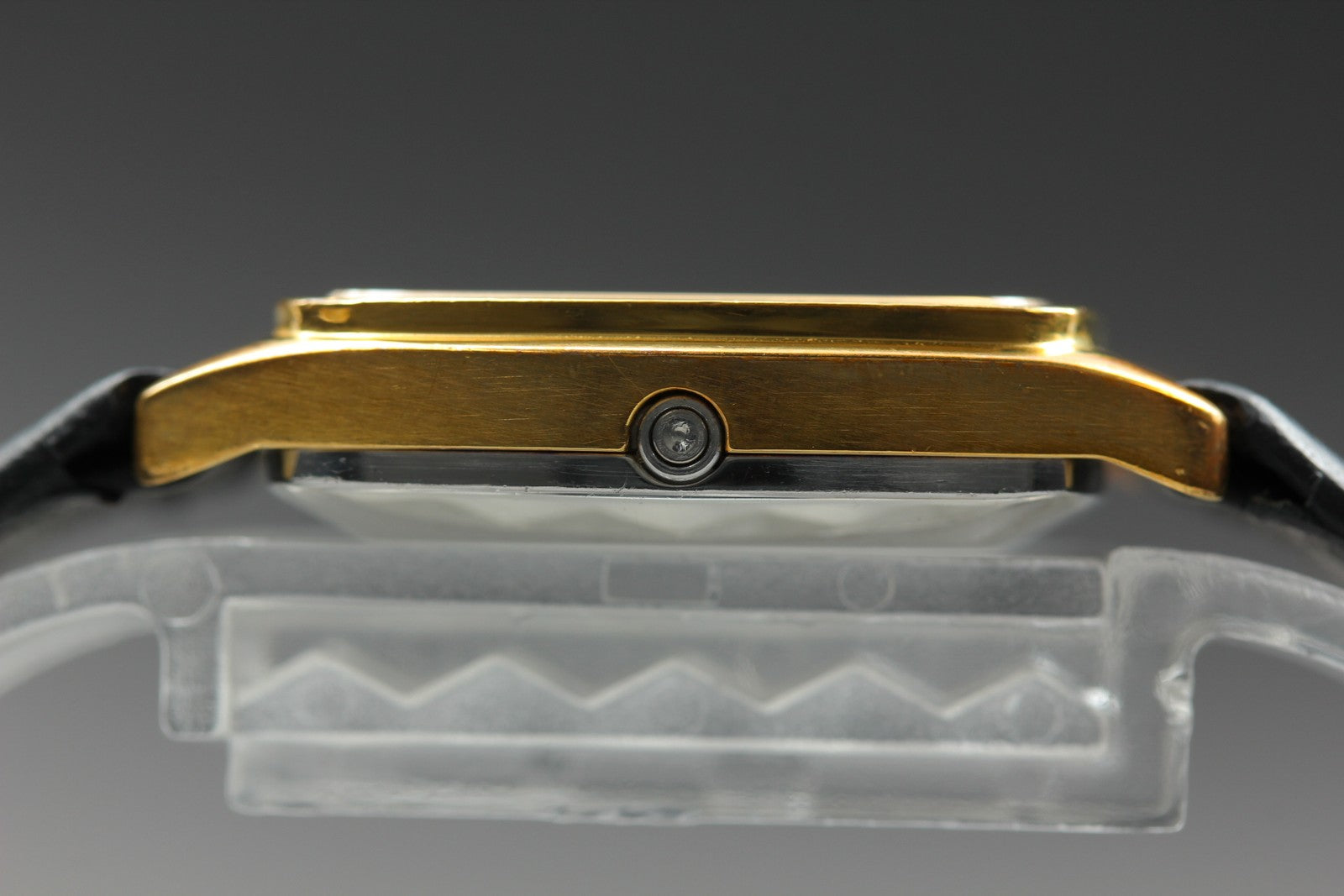 1979 Near MINT OMEGA De Ville 22mm 591.0098 Quartz Gold Dial Women's Vintage