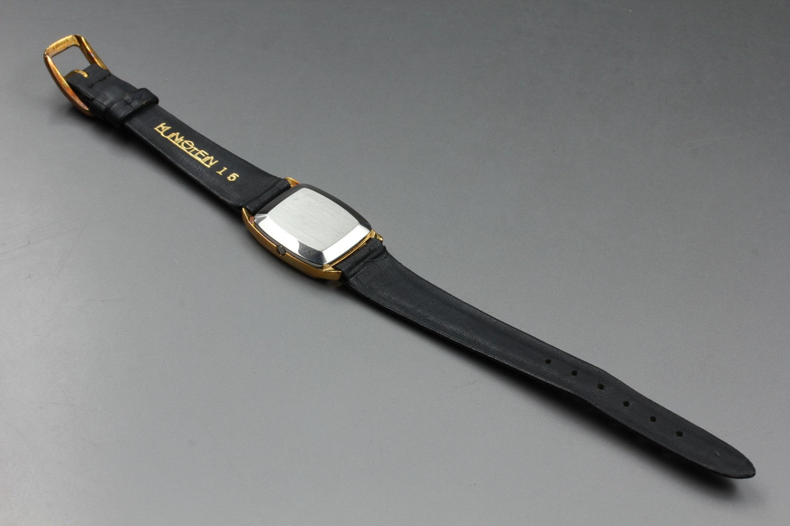 1979 Near MINT OMEGA De Ville 22mm 591.0098 Quartz Gold Dial Women's Vintage