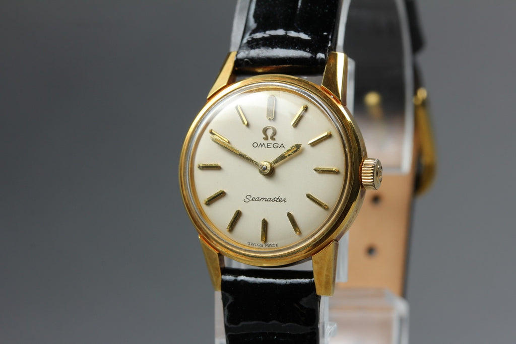 1963 Near MINT OMEGA Seamaster 22mm 515.001 Manual White Dial Women's Vintage