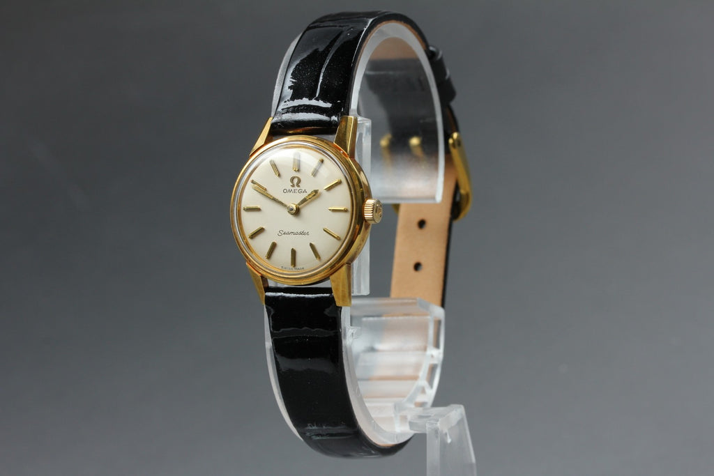 1963 Near MINT OMEGA Seamaster 22mm 515.001 Manual White Dial Women's Vintage
