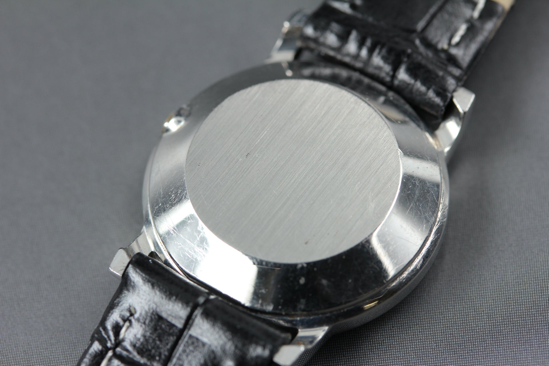 1979 Near MINT OMEGA De Ville 25mm 591.0012 Quartz Silver Dial Women's Vintage