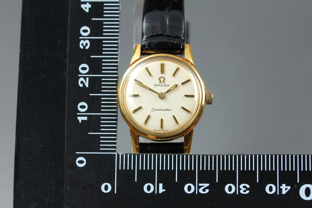 1963 Near MINT OMEGA Seamaster 22mm 515.001 Manual White Dial Women's Vintage