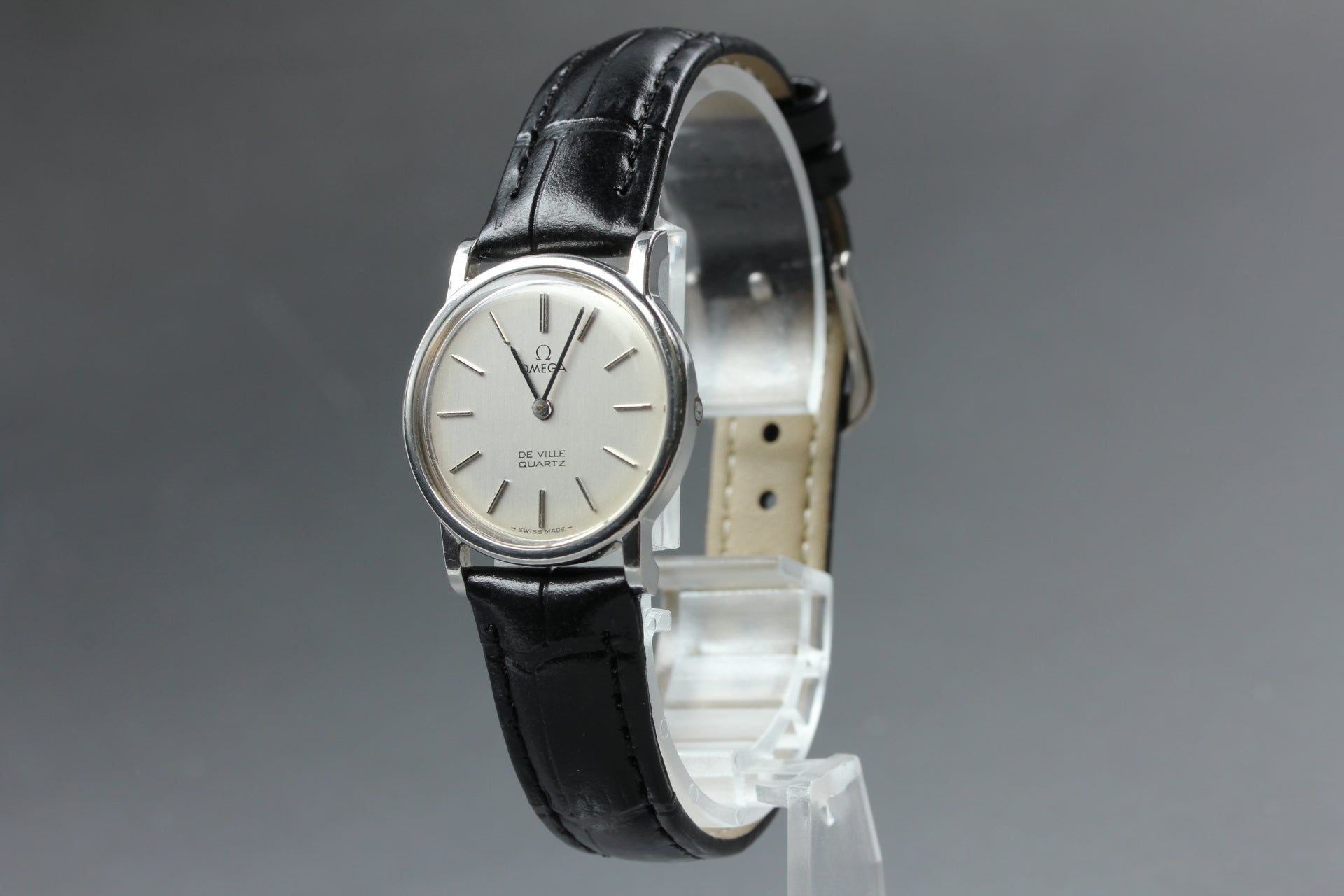 1979 Near MINT OMEGA De Ville 25mm 591.0012 Quartz Silver Dial Women's Vintage