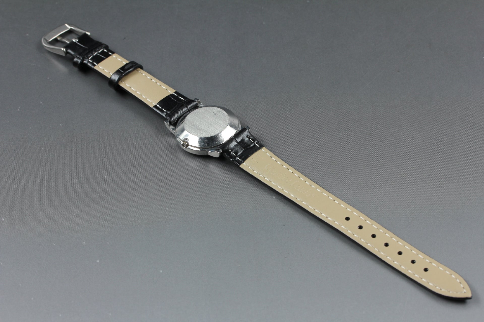 1979 Near MINT OMEGA De Ville 25mm 591.0012 Quartz Silver Dial Women's Vintage