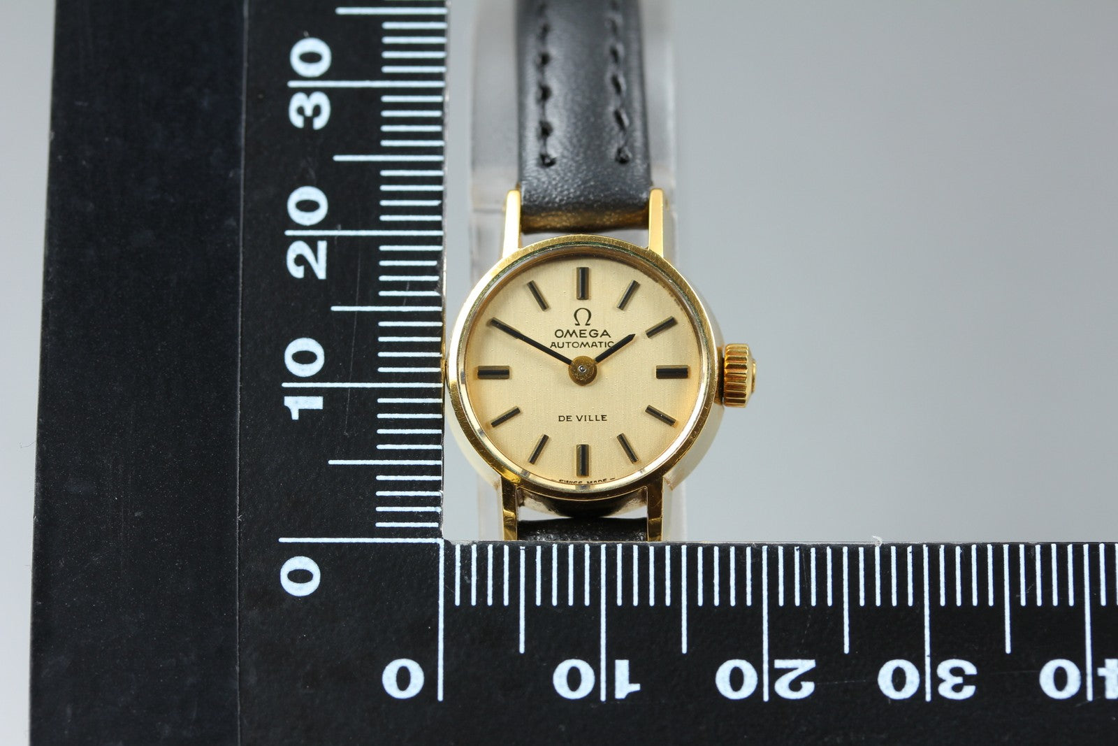 1972 Near MINT OMEGA De Ville 18mm 511.0057 Automatic Gold Dial Women's Vintage