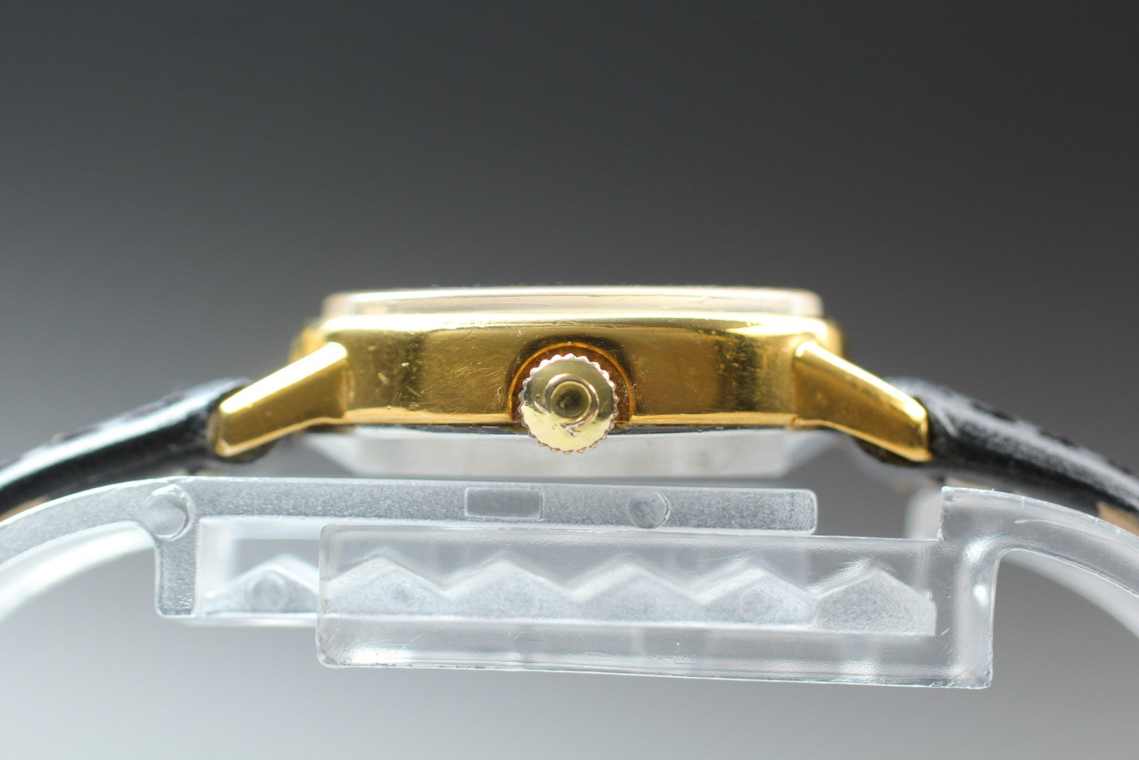 1977 Near MINT/Box OMEGA De Ville 18mm 511.0553 Manual Gold Dial Women's Vintage