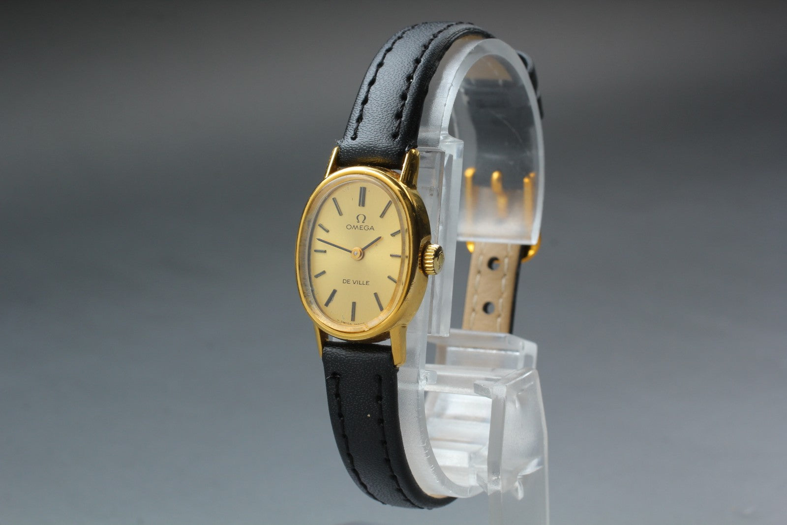 1977 Near MINT/Box OMEGA De Ville 18mm 511.0553 Manual Gold Dial Women's Vintage