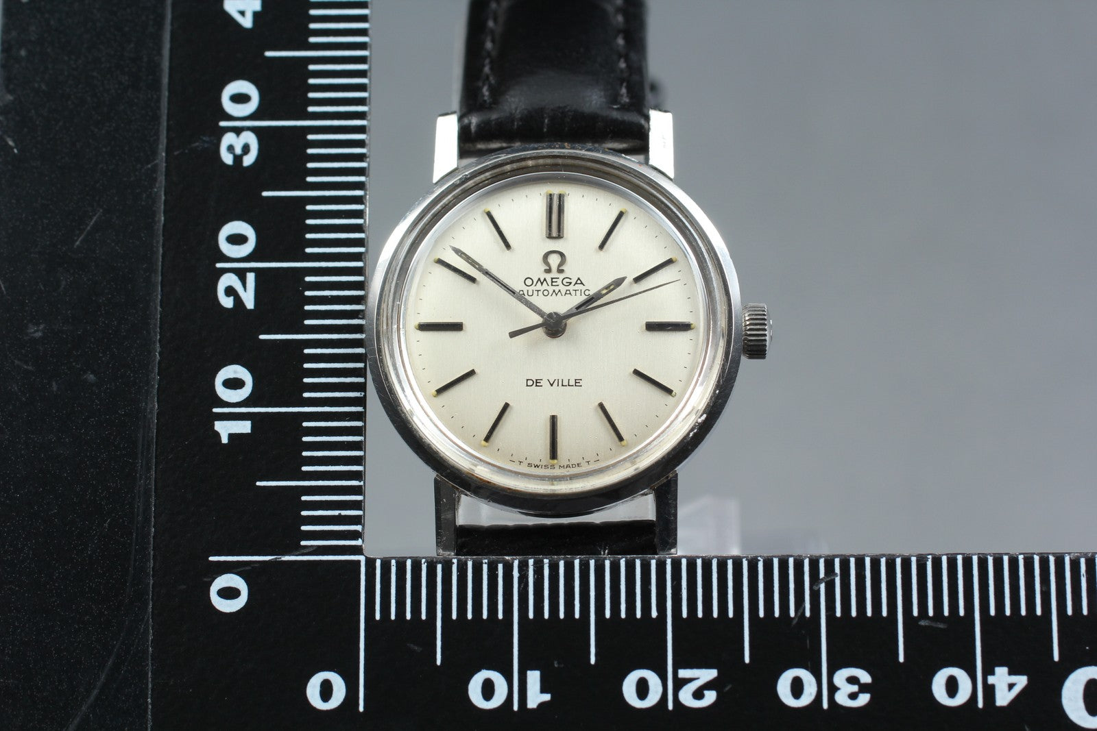 Near MINT Vintage OMEGA Seamaster De Ville 25mm Automatic Silver Dial Women's