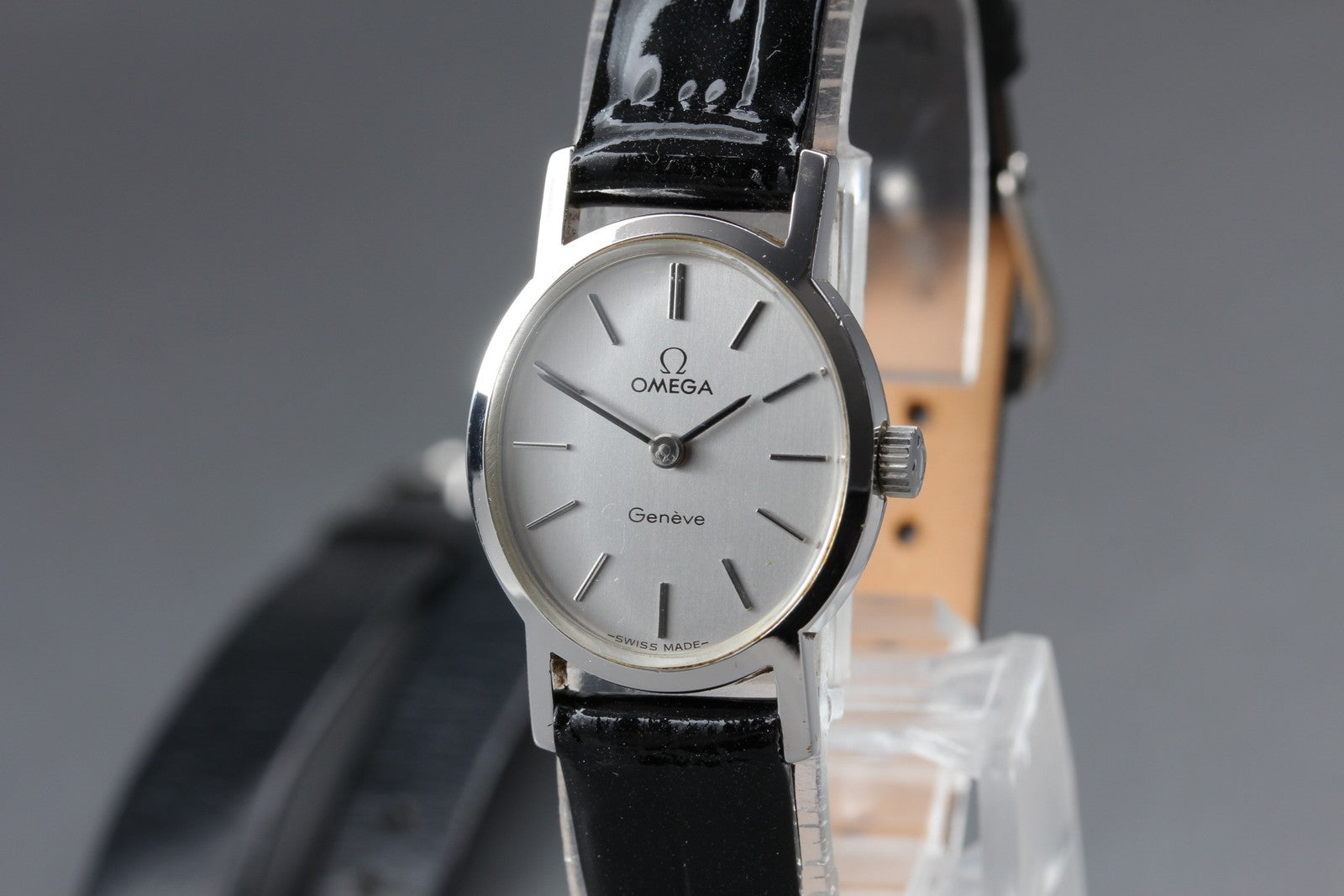 1973 Near MINT OMEGA Geneve 21mm 511.0411 Manual Silver Dial Women's Vintage