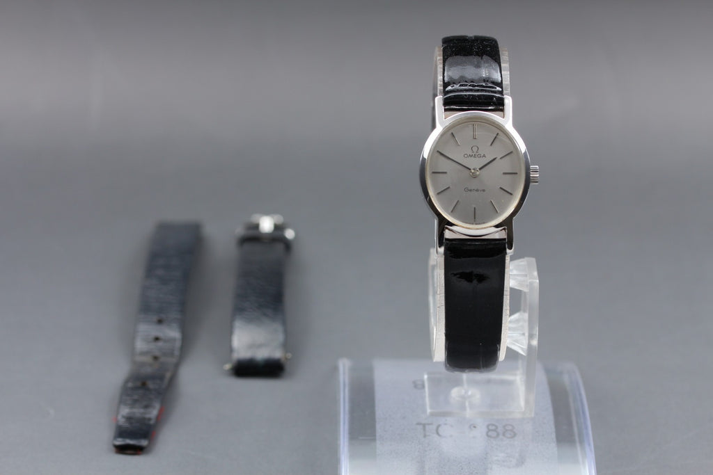 1973 Near MINT OMEGA Geneve 21mm 511.0411 Manual Silver Dial Women's Vintage